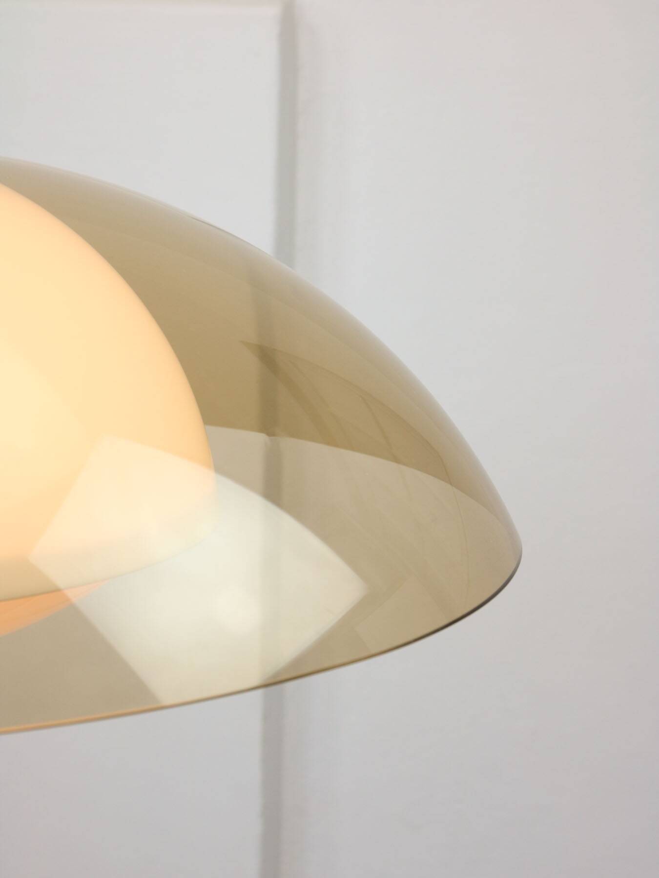 Lampe rare UFO Space Age de Guzzini en marron clair, années 1970