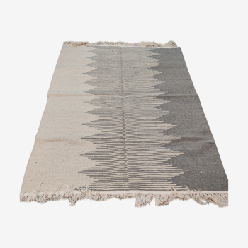 Tapis blanc et gris, tapis kilim marocain fait à la main, tapis rayé béni ourain en pure laine