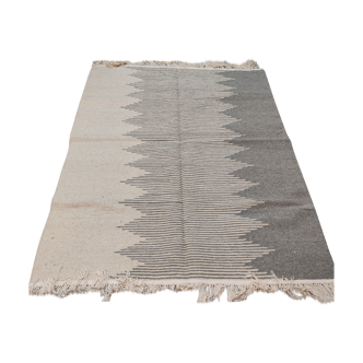 Tapis blanc et gris, tapis kilim marocain fait à la main, tapis rayé béni ourain en pure laine