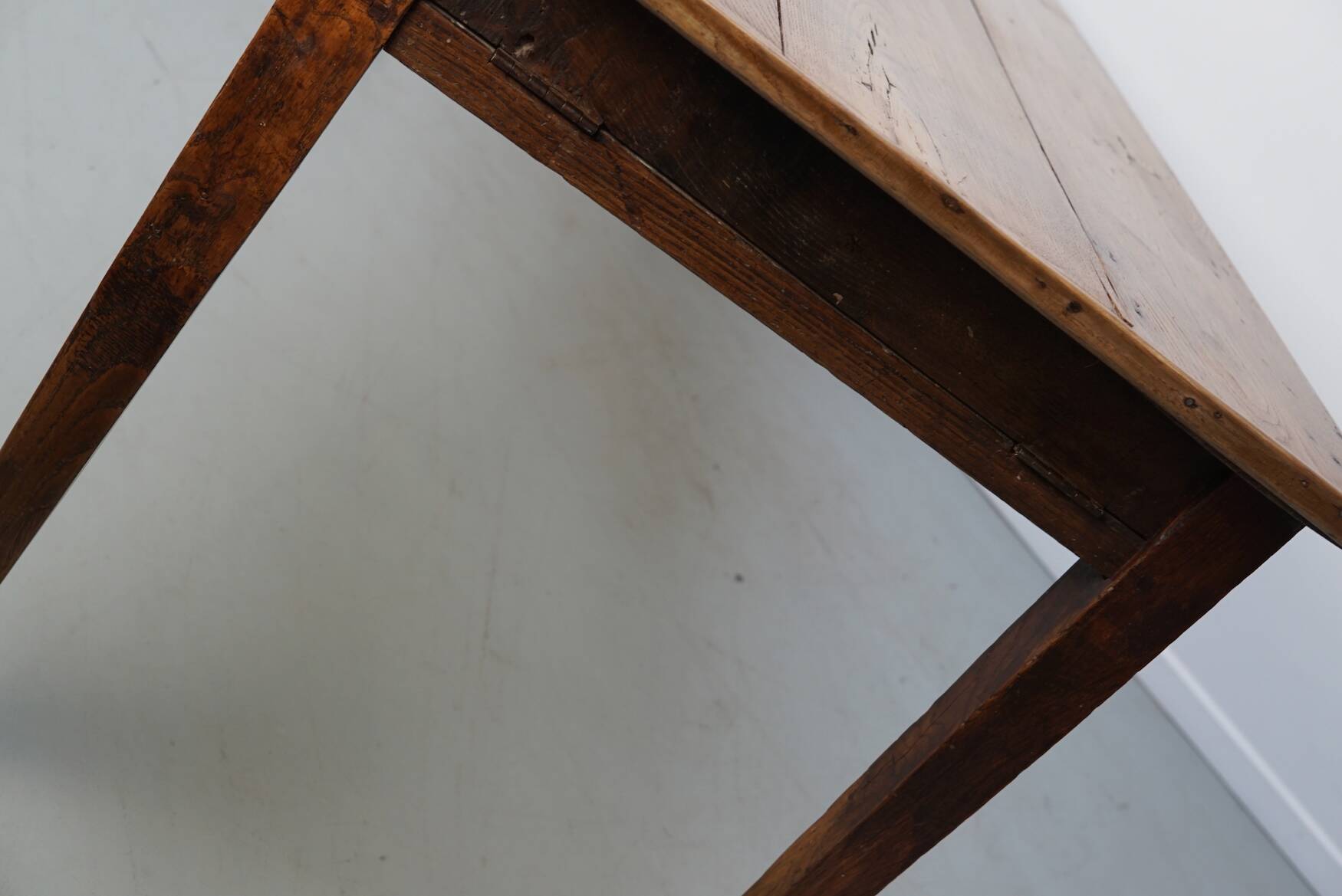 Large rustic farmhouse dining table from the French 19th century, in old elm