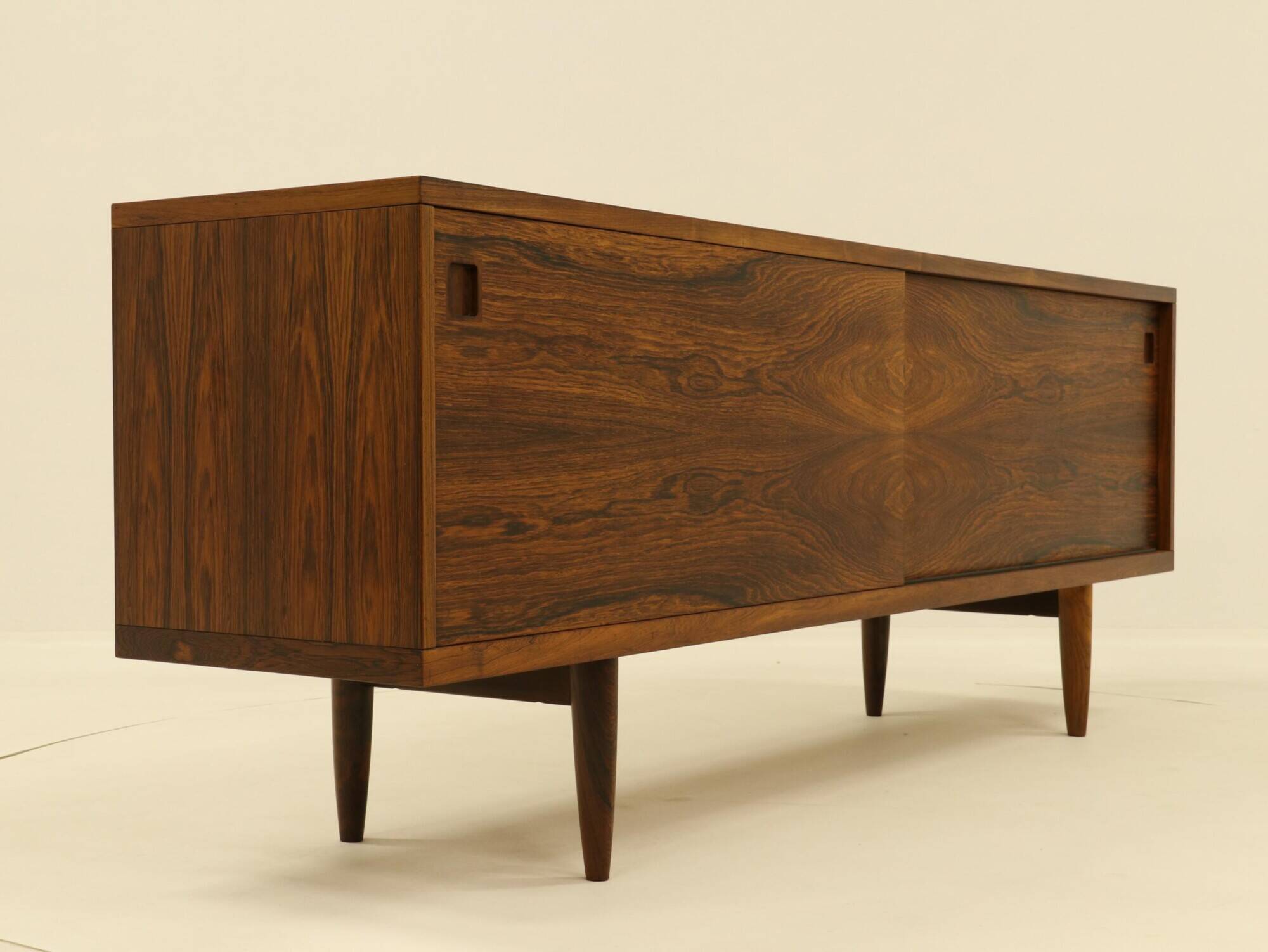 Buffet en palissandre modèle 20 de Niels Otto Møller