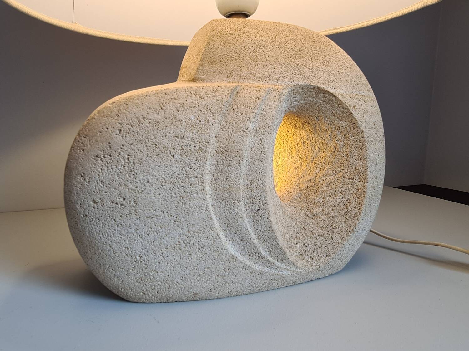 Albert Tormos style sculpture lamp in white stone / 60s / art / artisanal work / Mid-Century / France / 20th century