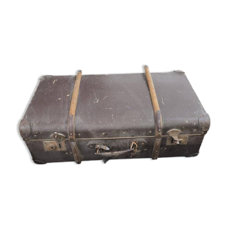 Vintage travel suitcase / trunk / chest