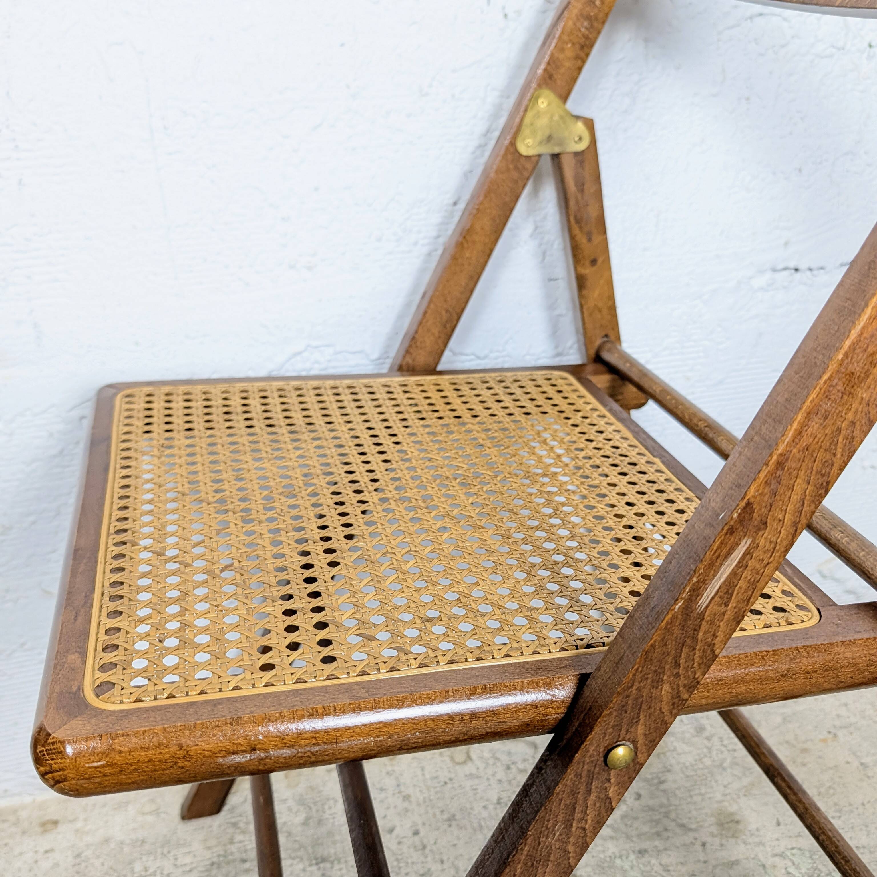Chaise pliante à l'assise cannée