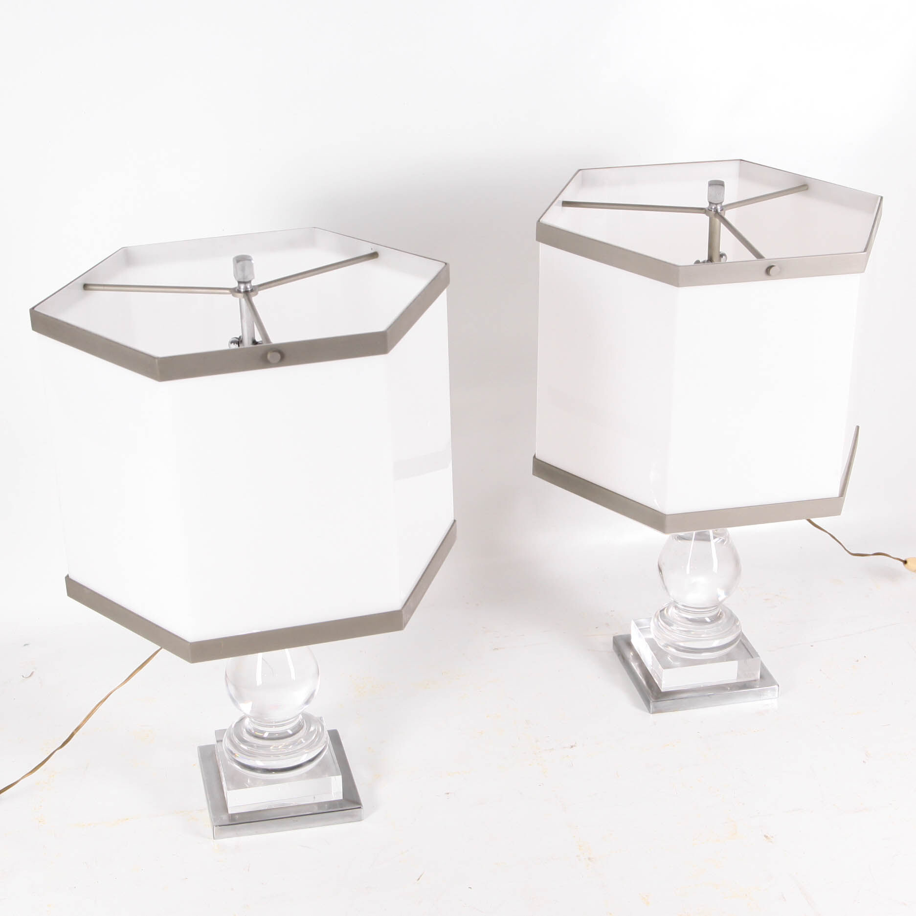 Lot - Années 70 Pied de lampe en métal chromé et résine brune jaspée