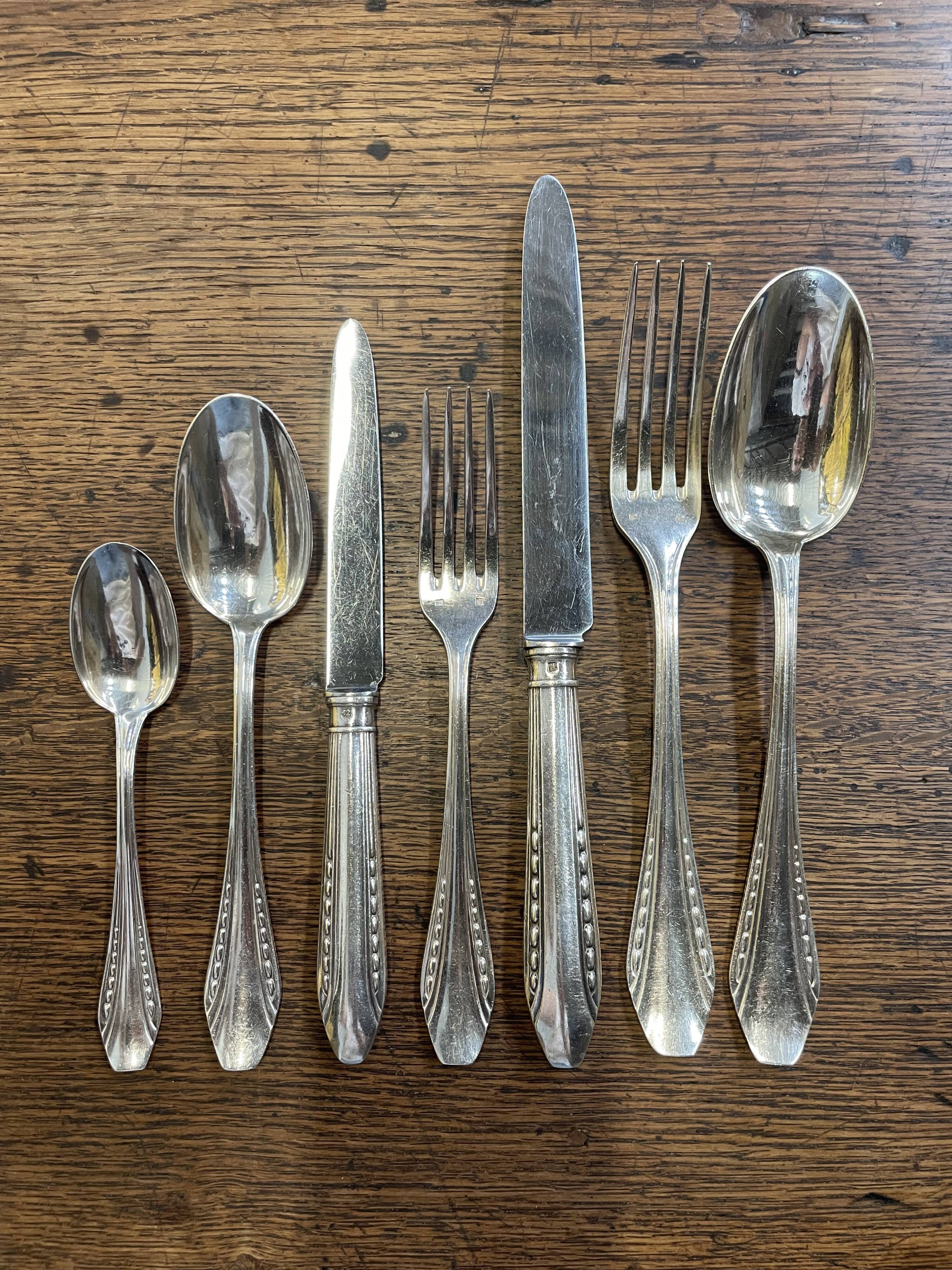 Art Deco period housewife 90 pieces