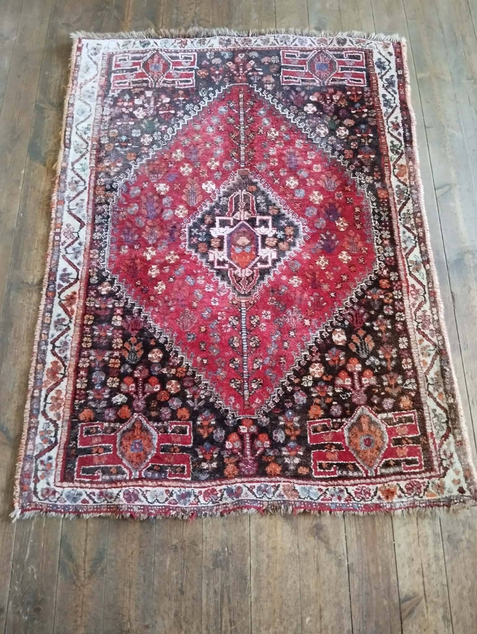 Handmade Persian Shiraz rug 154x113cm