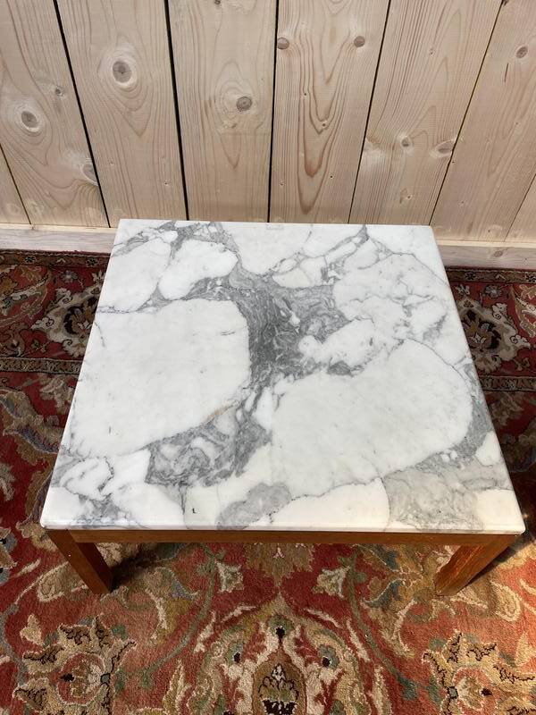 Table basse scandinave avec marbre