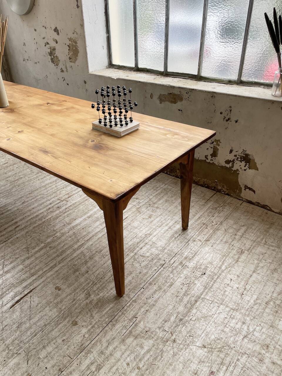 Farmhouse table with spindle legs 2.50m