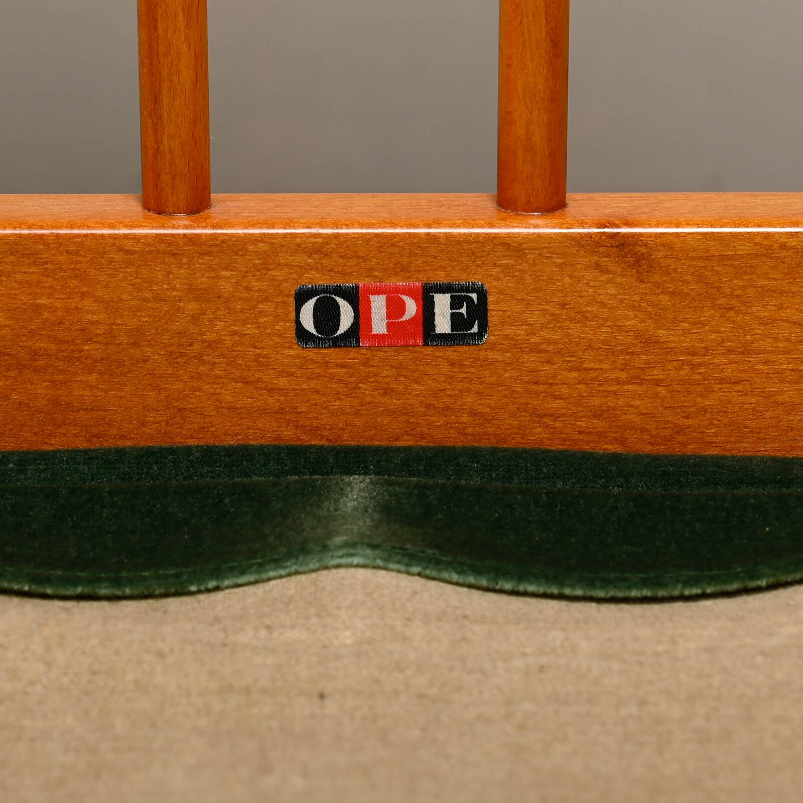 Fauteuils Skrindan en hêtre et velours vert, par Kerstin Hörlin-Homquist, Suède