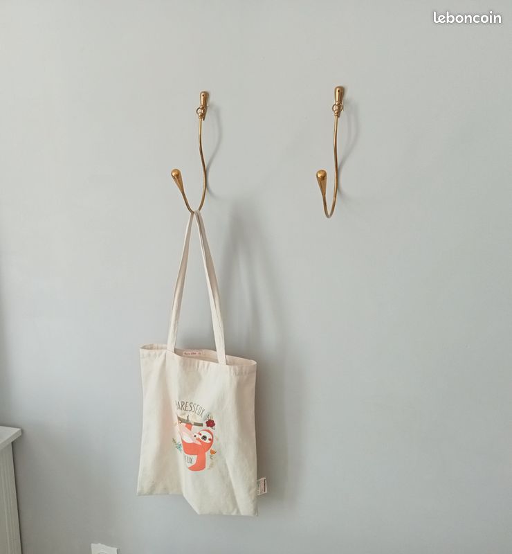 Pairs of vintage hooks in solid golden brass