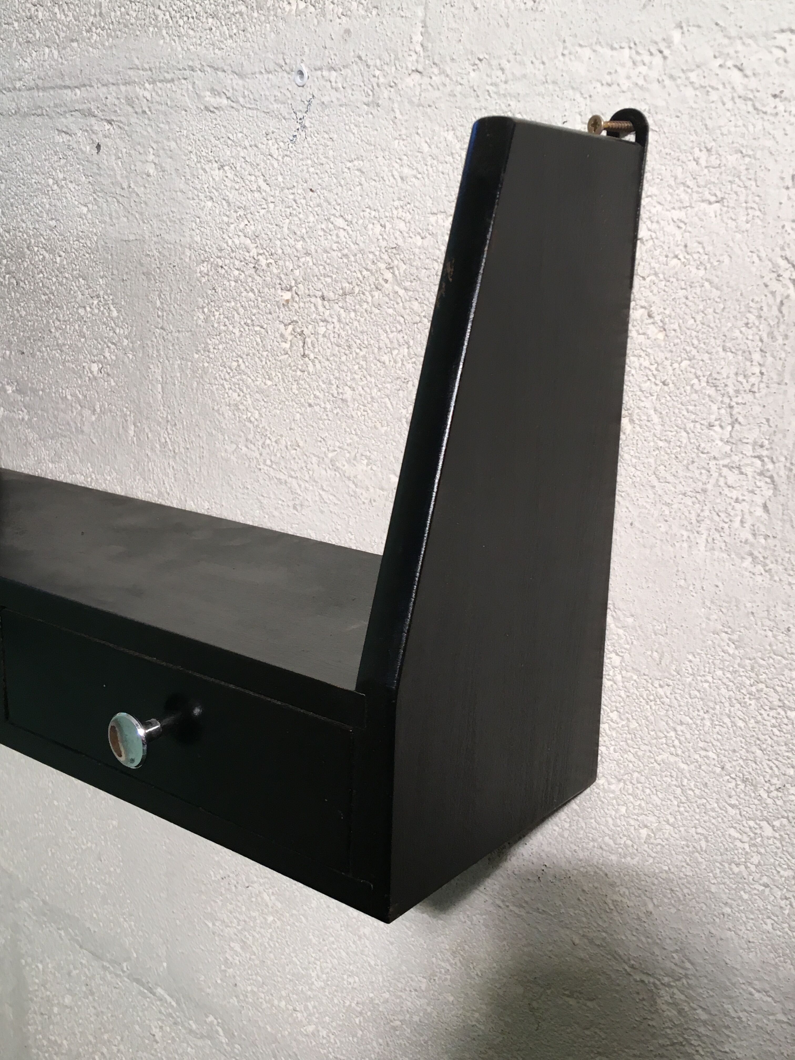 Etagere en bois à ailerons