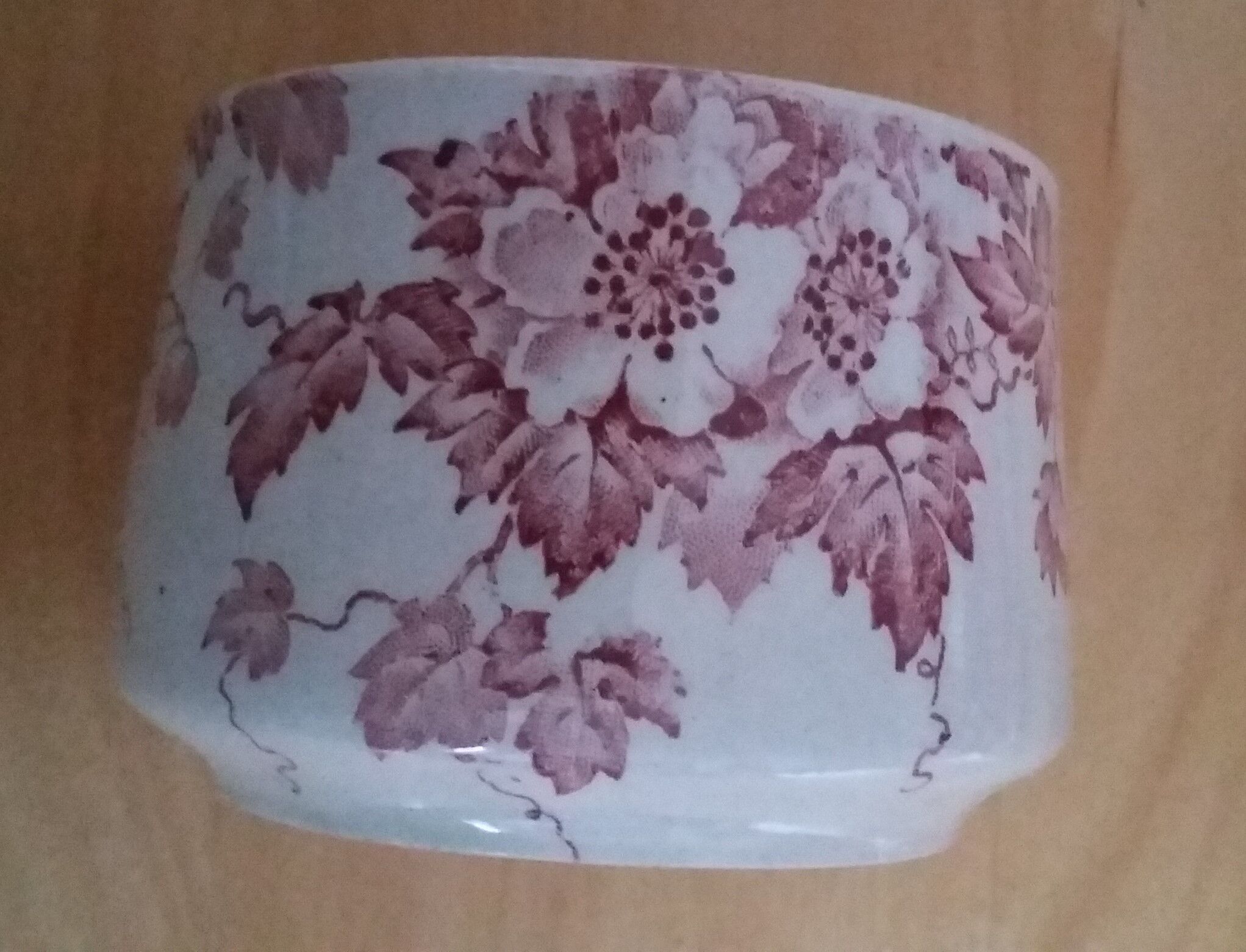 Earthenware mug with Hawthorn decor