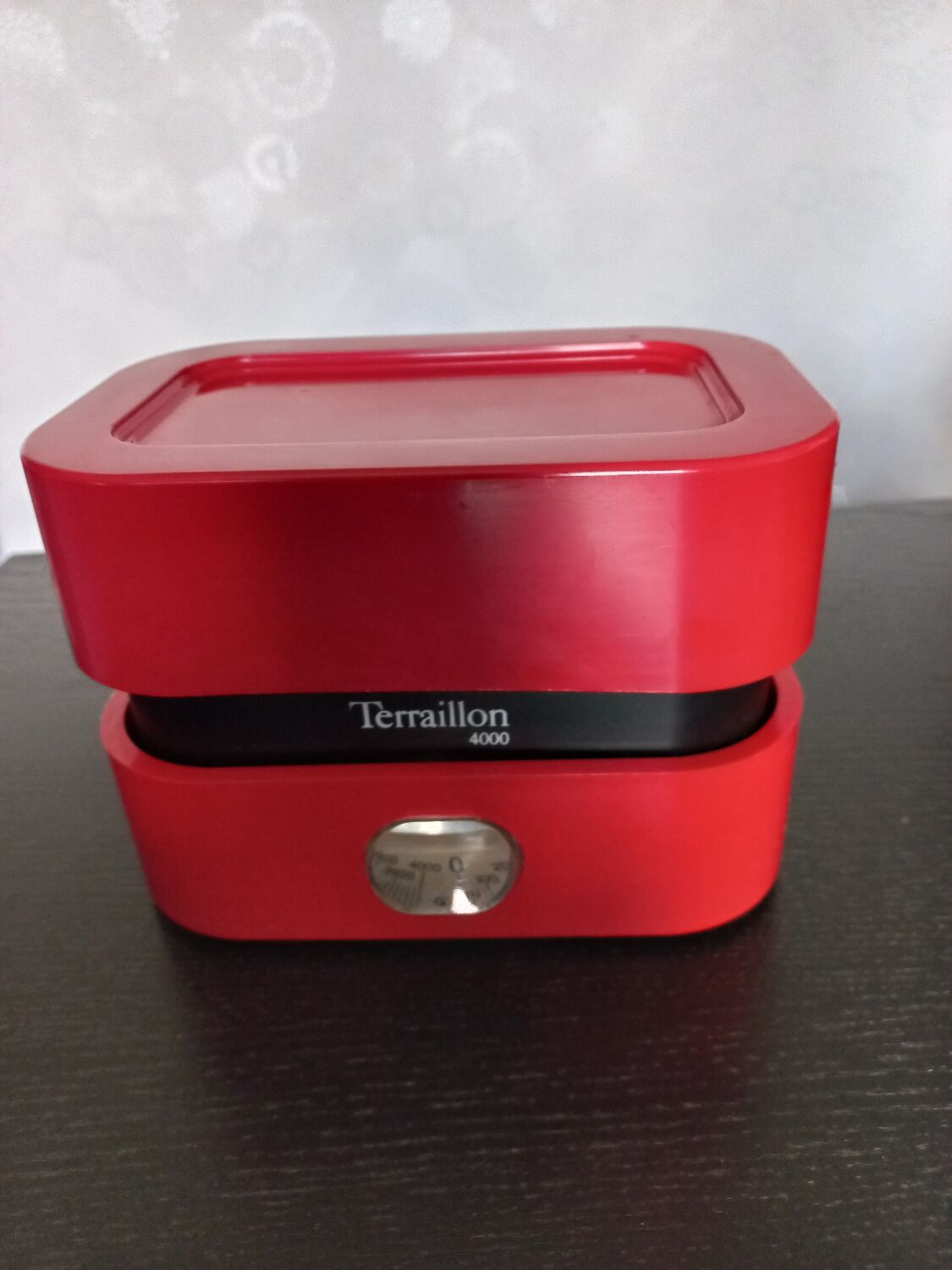 Terraillon 4000 vintage red and black
