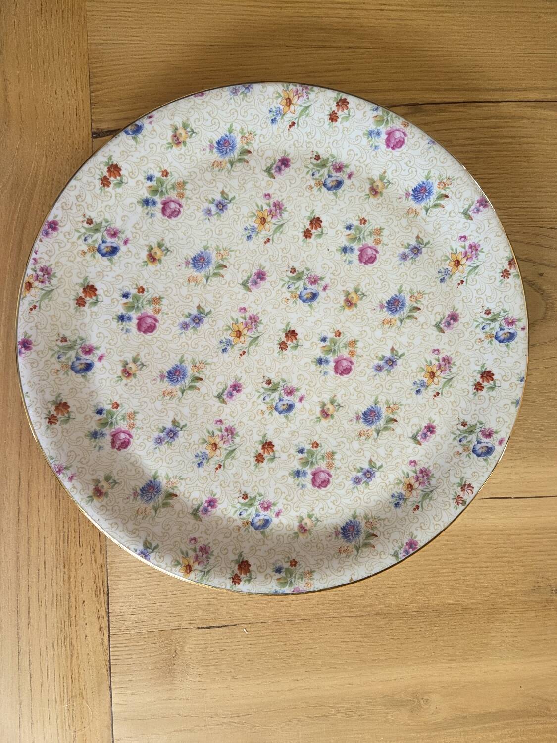 Floral porcelain plate