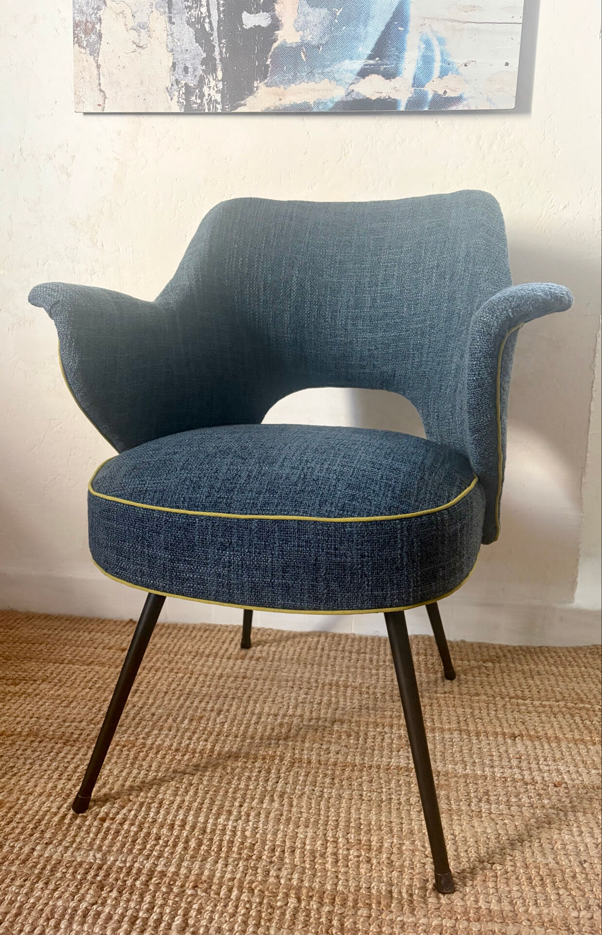 Conference style executive chair