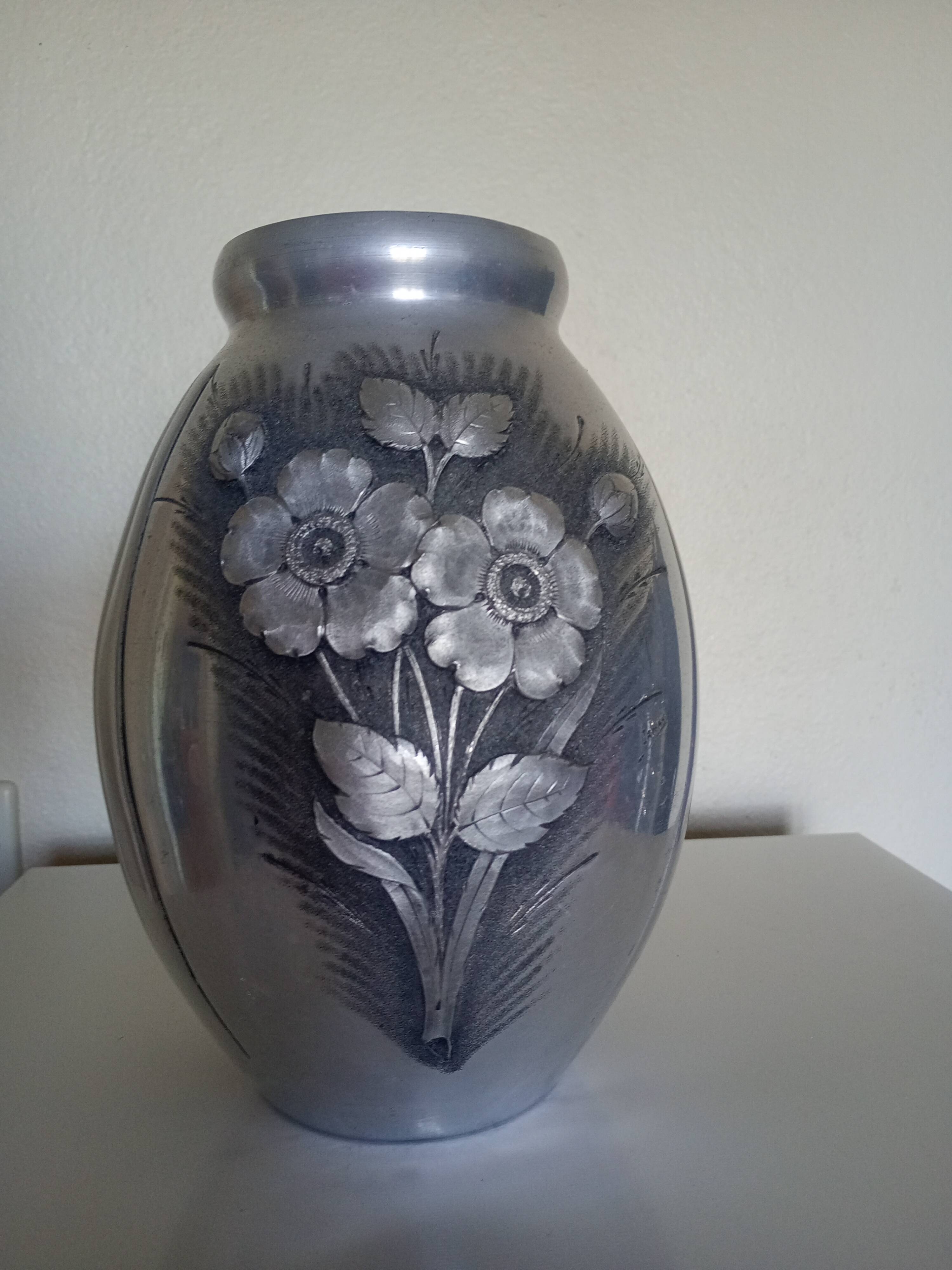 Aliometal Artistic Edition Irman - Relief Flower Vase - Aluminum