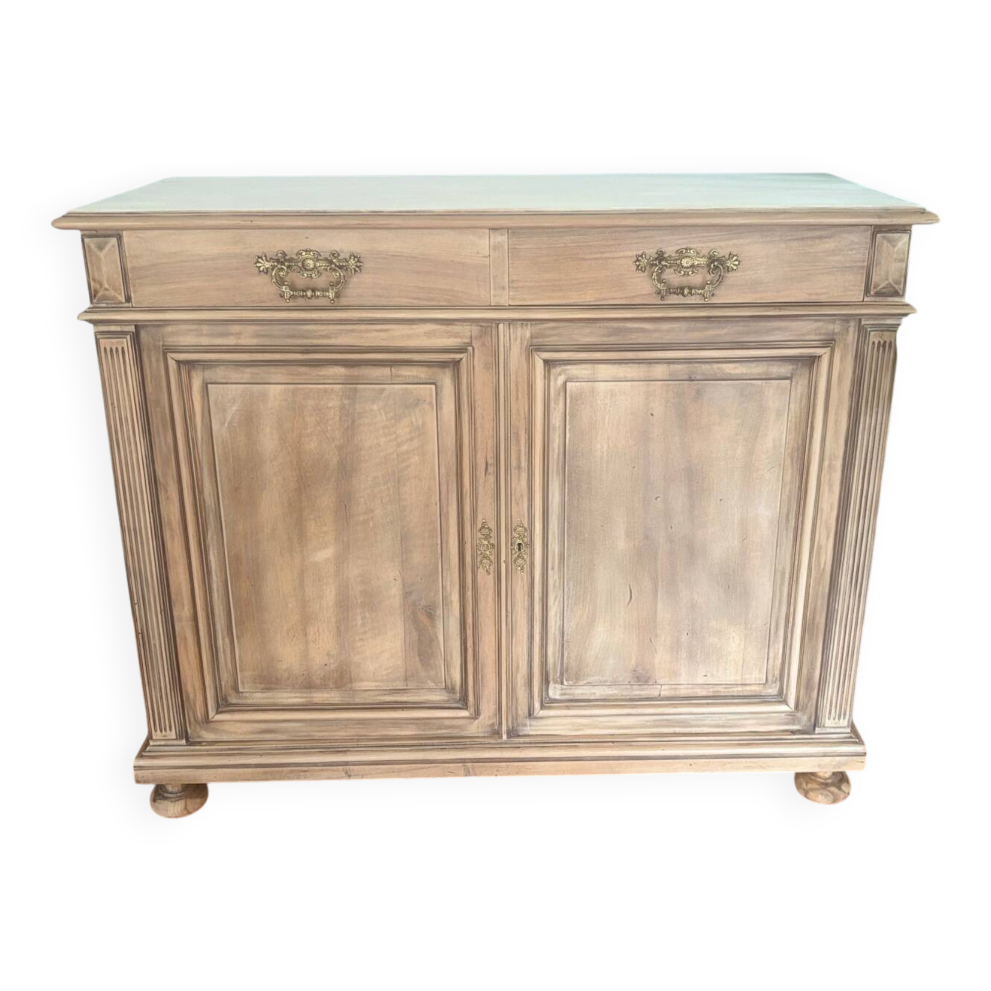 Rénovated antique dresser