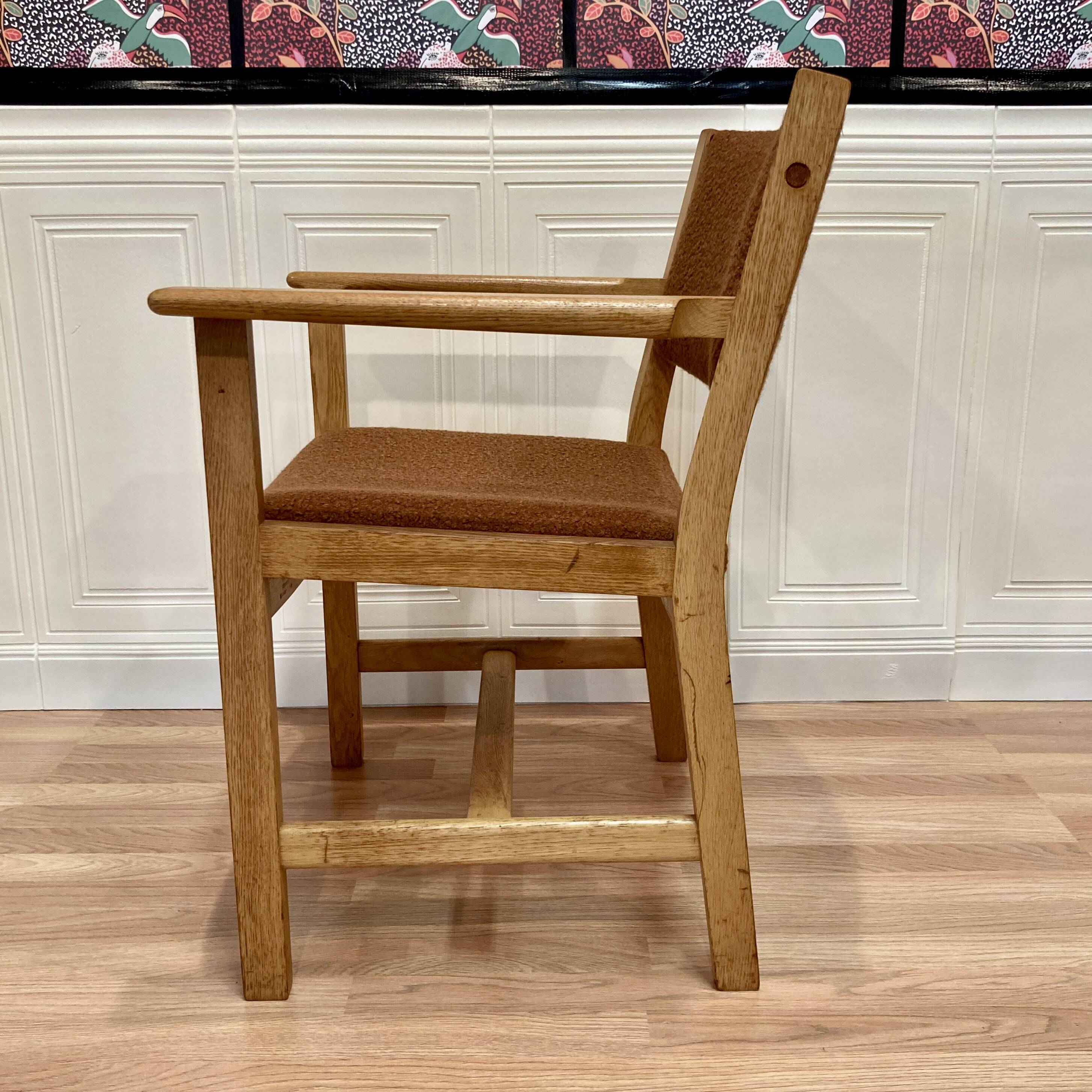 SUITE DE 4 FAUTEUILS ESTAMPILLE "HANS WEGNER" 1960.