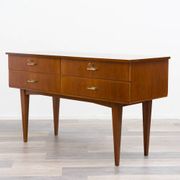 Enfilade/commode des années 1950 en noyer. Excellent état d'origine.
