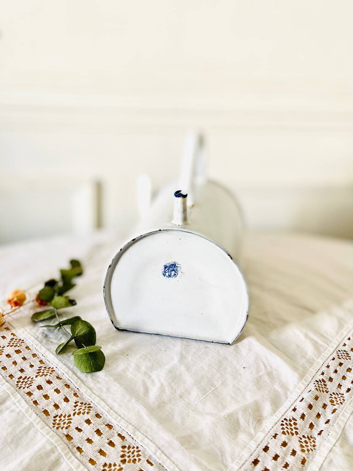 Old medical fountain in white enameled sheet metal