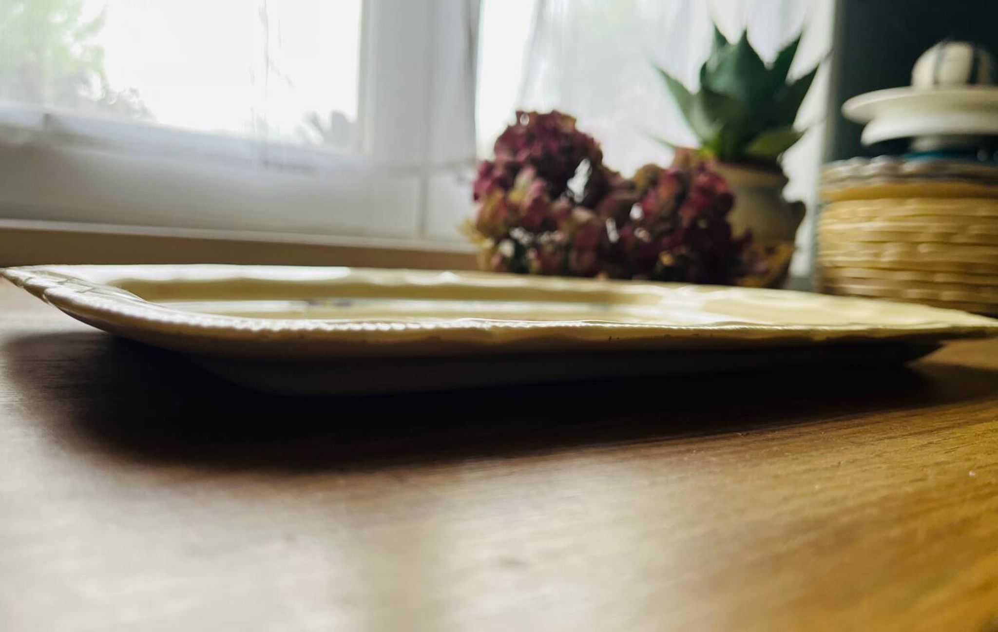 Rectangular ceramic plate