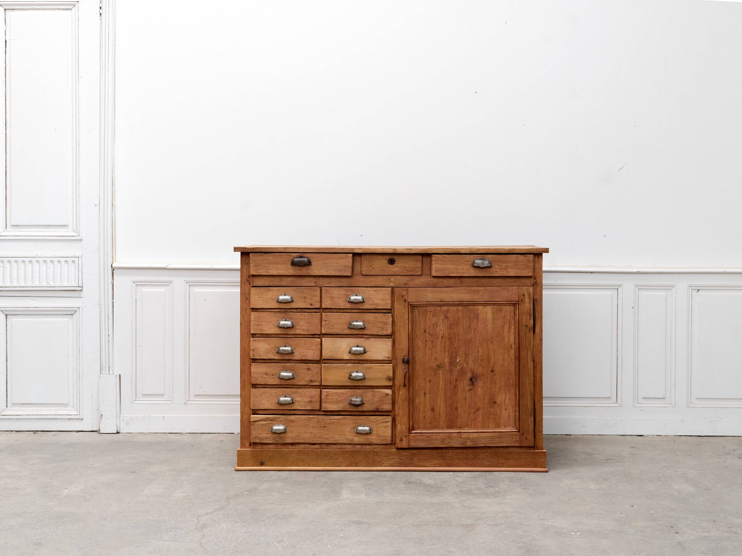 Old workshop furniture from 1930 in fir wood.