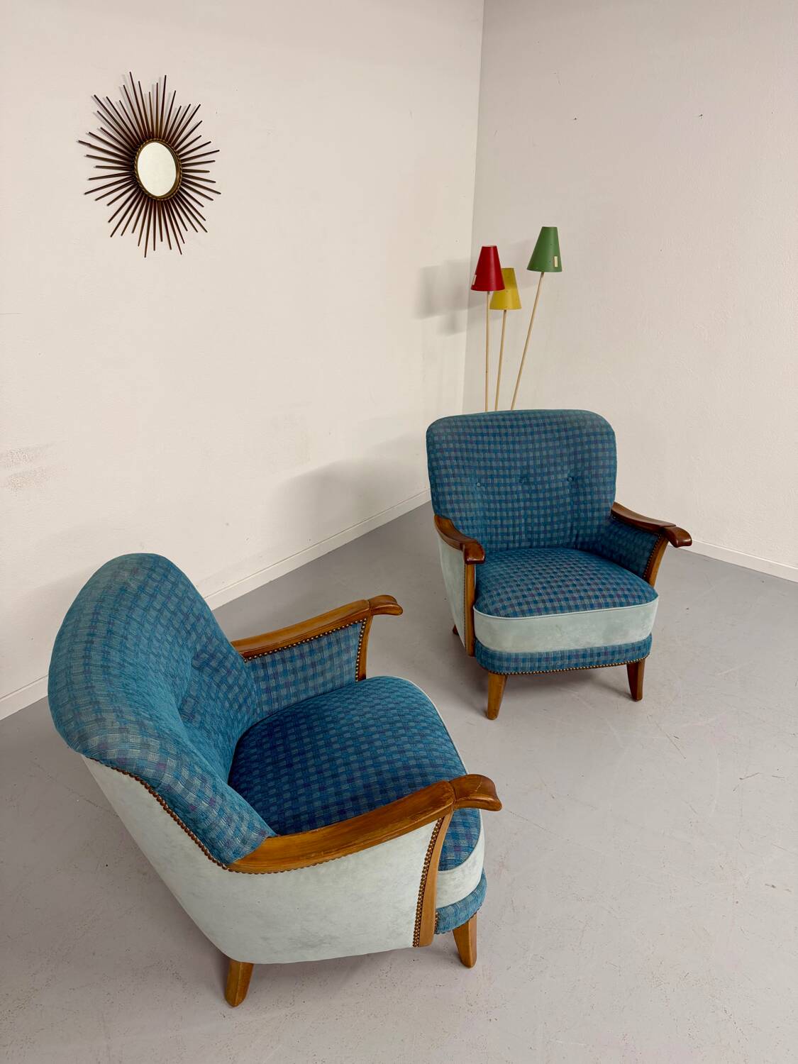 Lot of 2 sculptural Danish design armchairs from the 1940s, vintage.