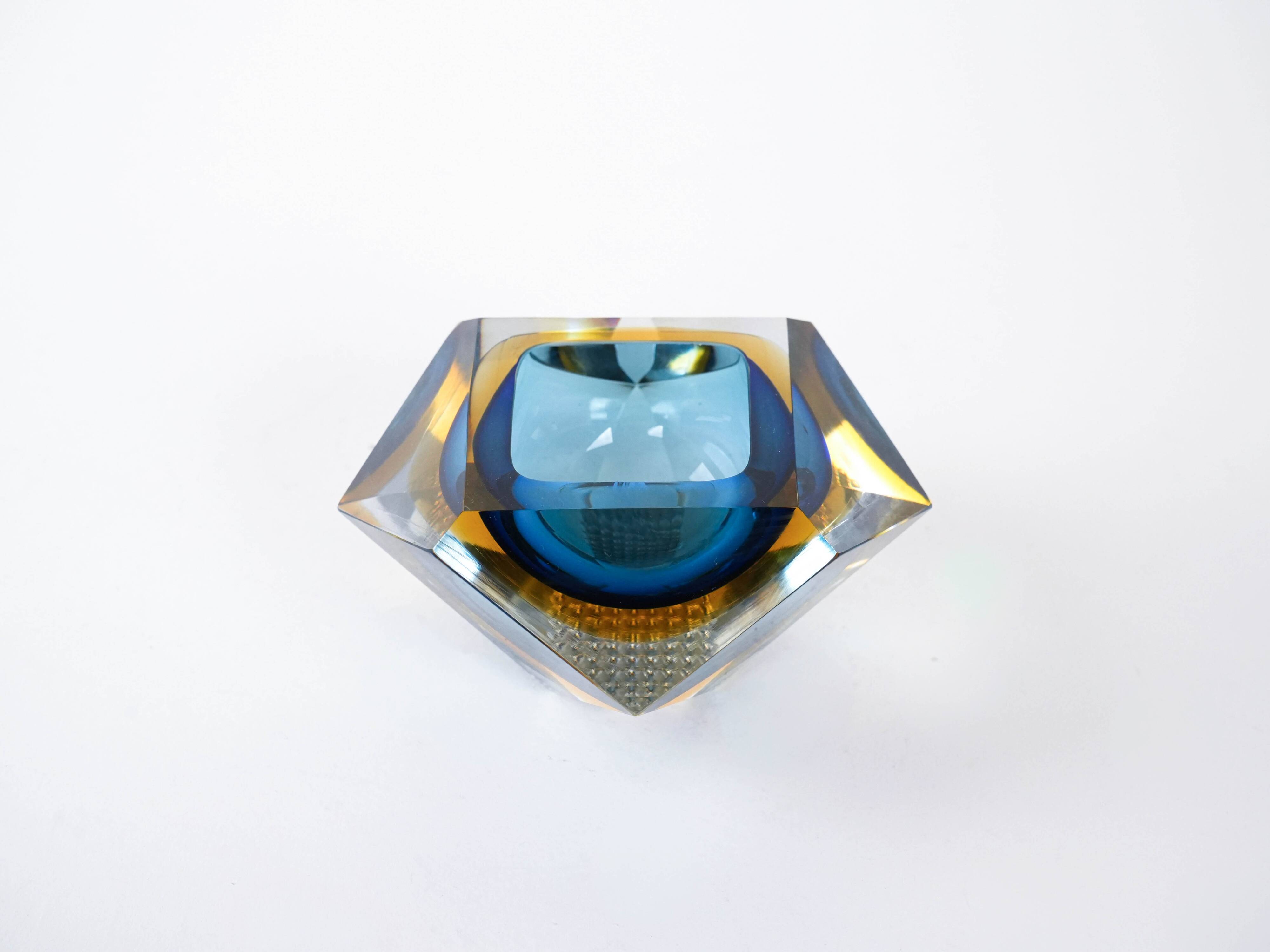 Bowl, Murano glass, Italian design, 1960s, made in Italy