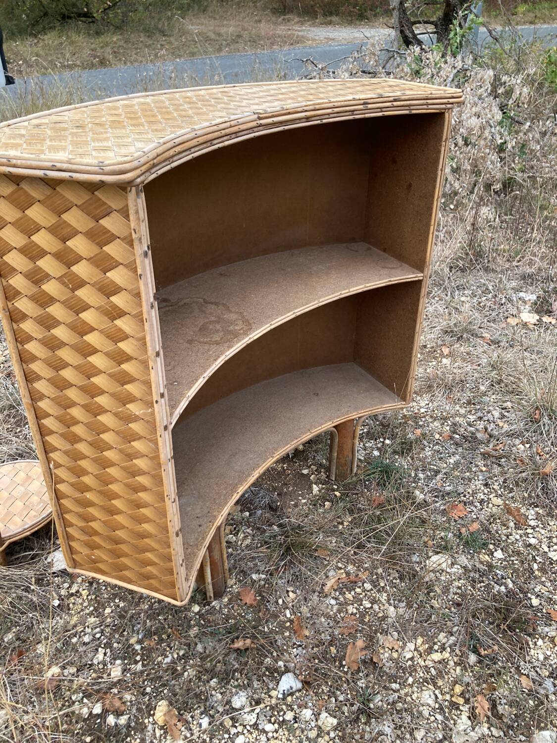 Bar et tabourets en rotin et châtaignier