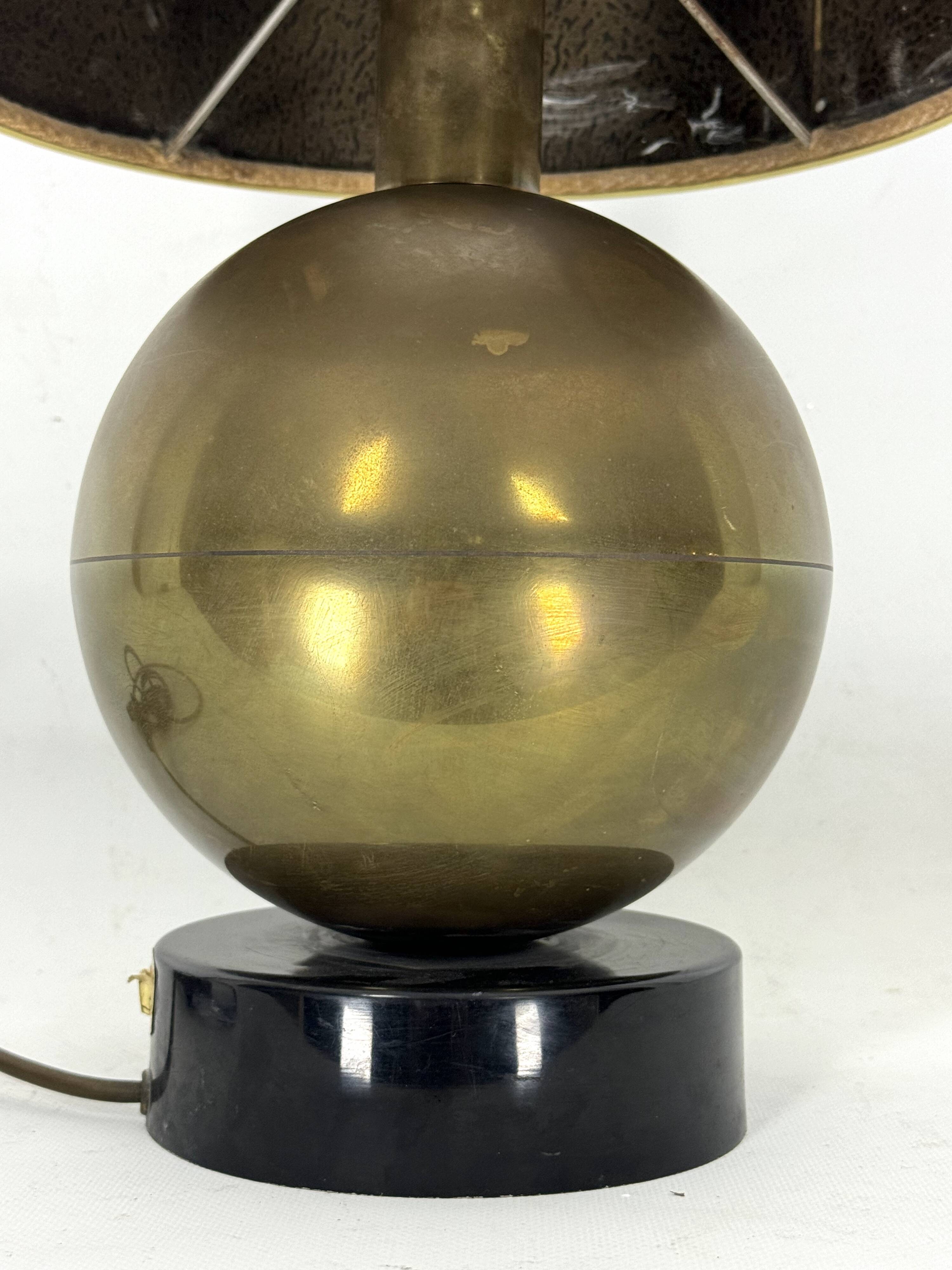 Vintage Brass sphere table lamp. Italy 1970s