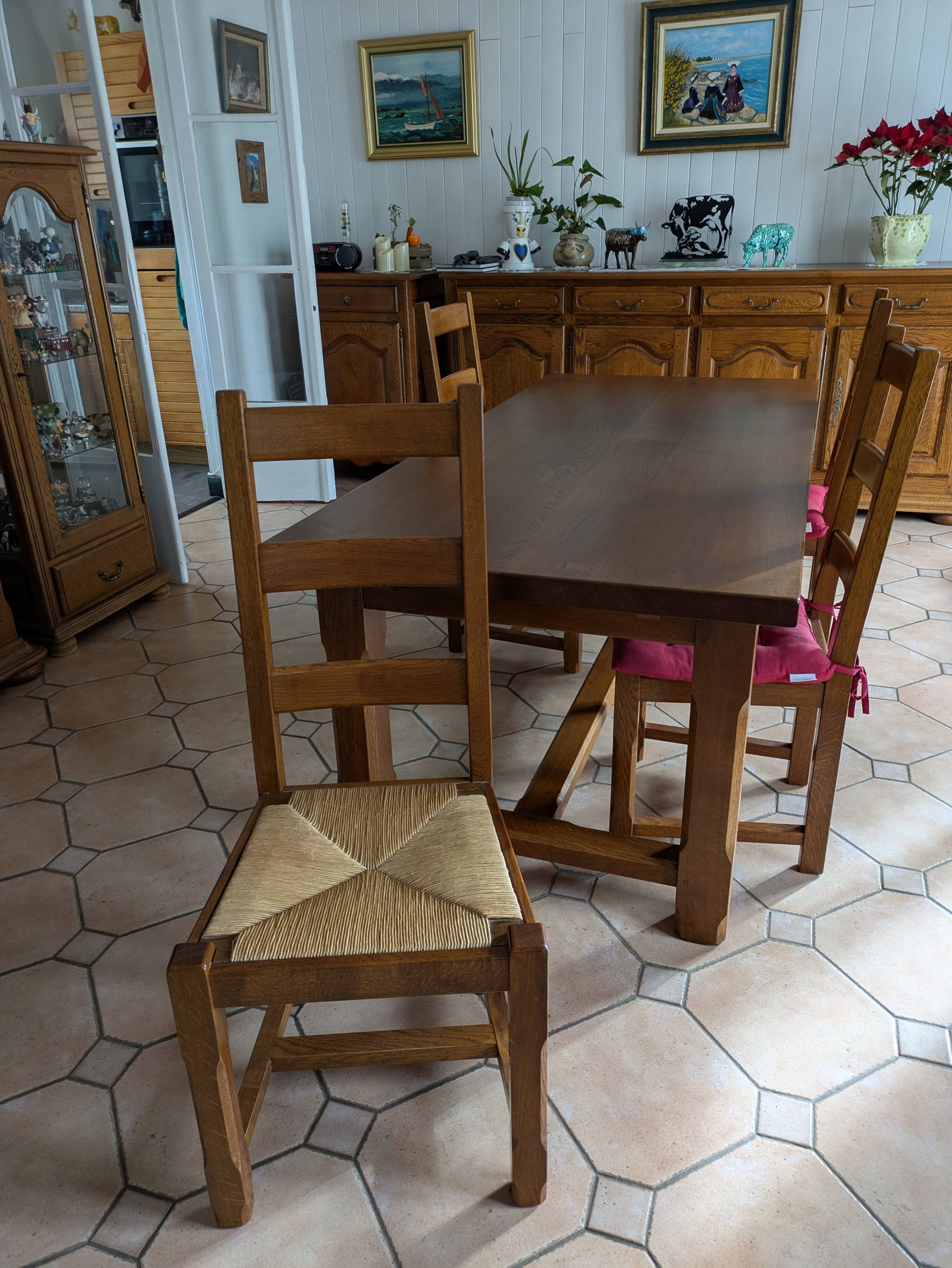 Lot d'une Table de ferme chêne massif de France et ses six chaises
