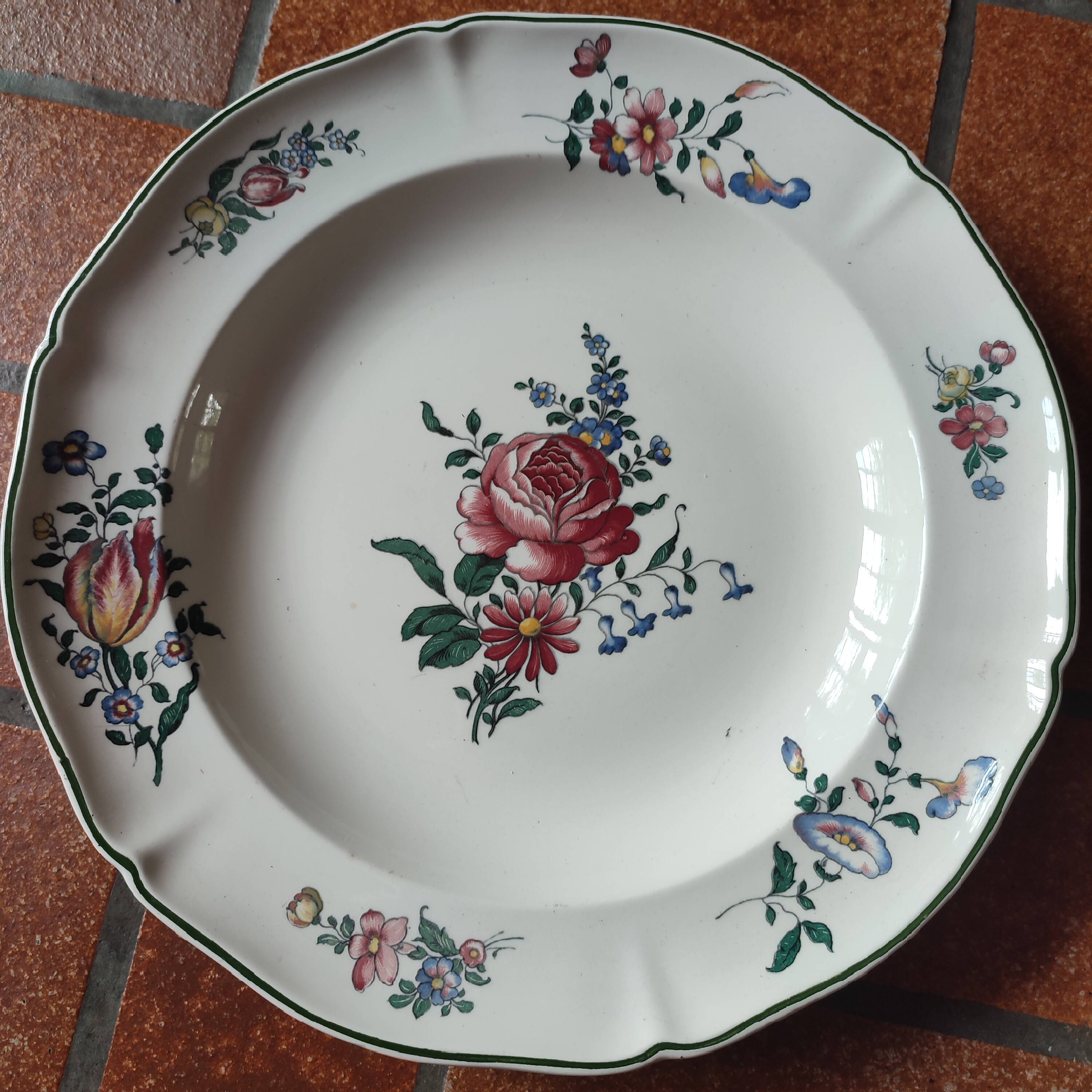 5 decorative plates