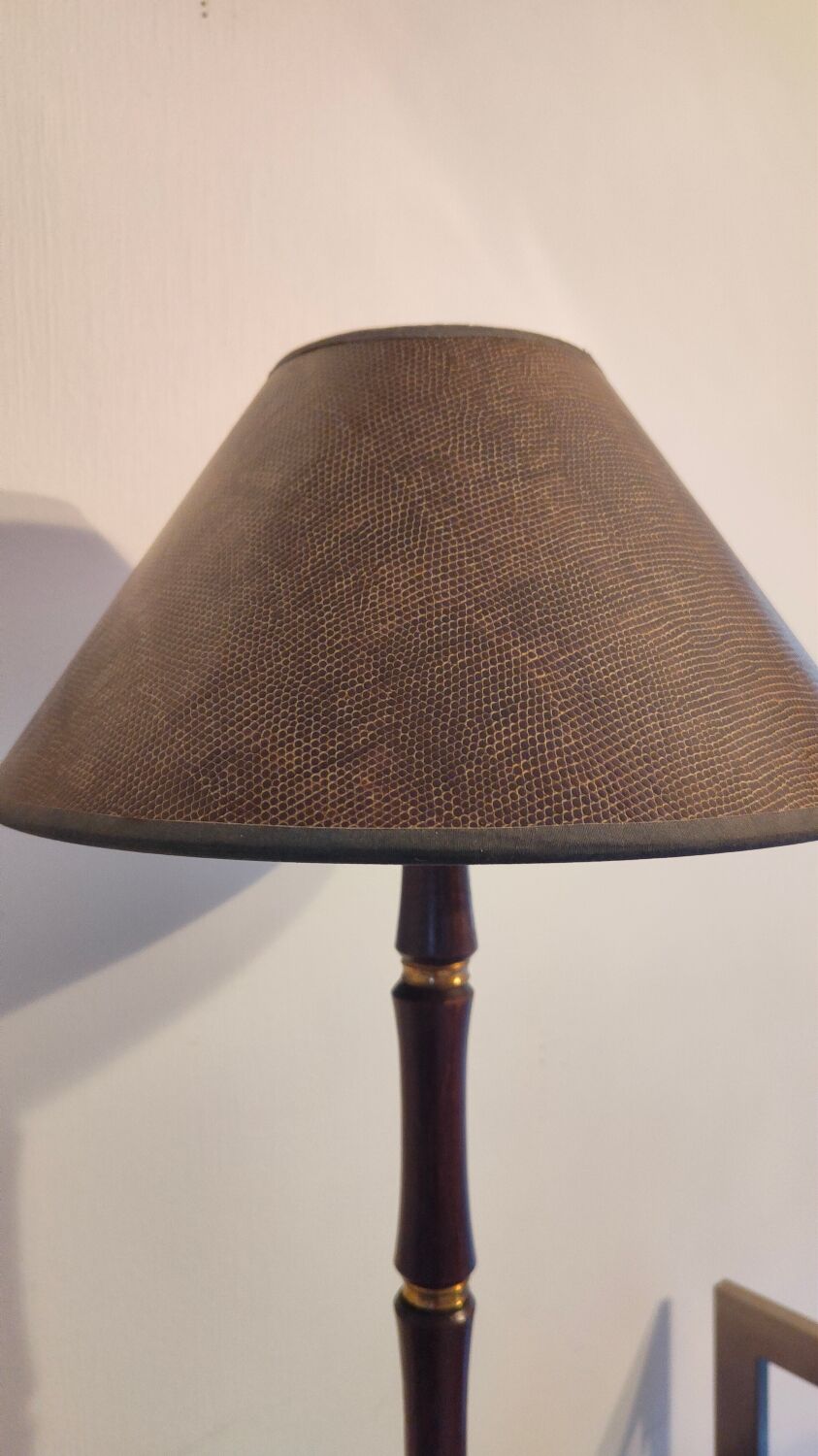 Art Deco tripod lamp in wood and brass signed France Paris