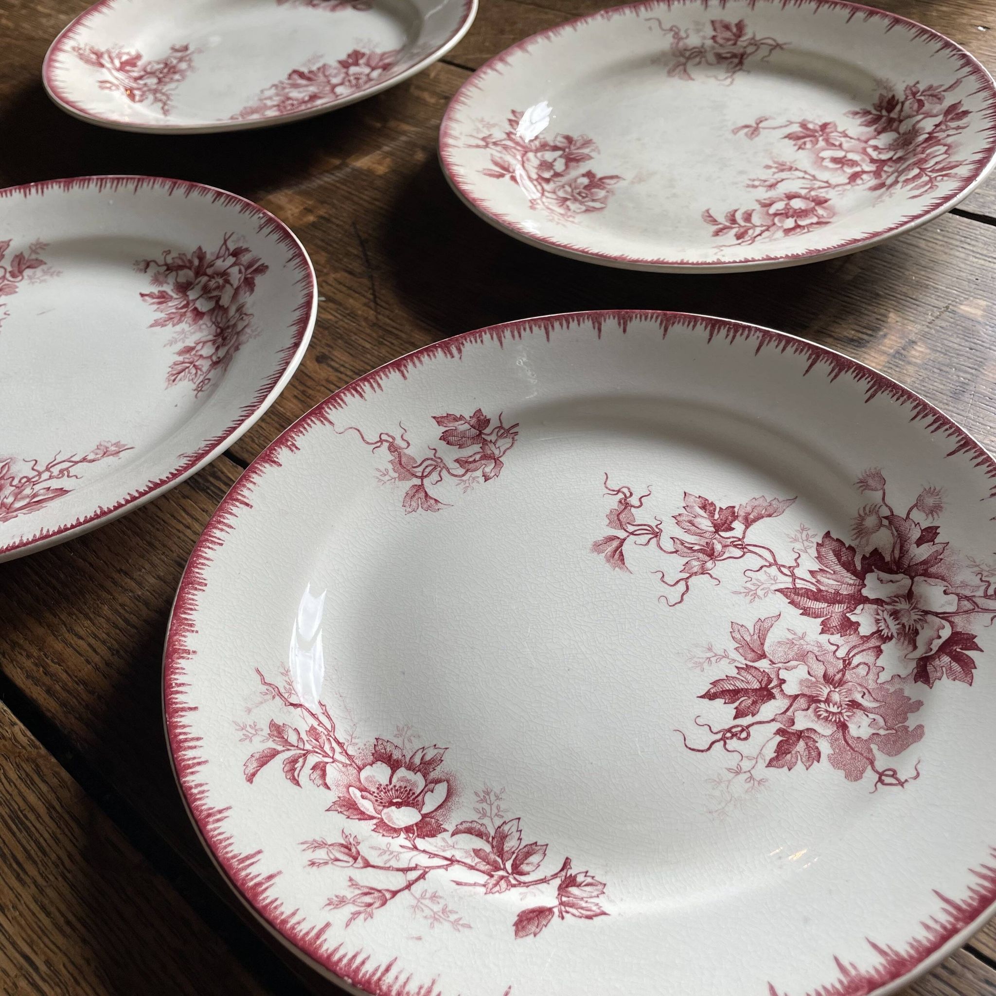 Ensemble de 4 assiettes plates en faïence de Maastricht