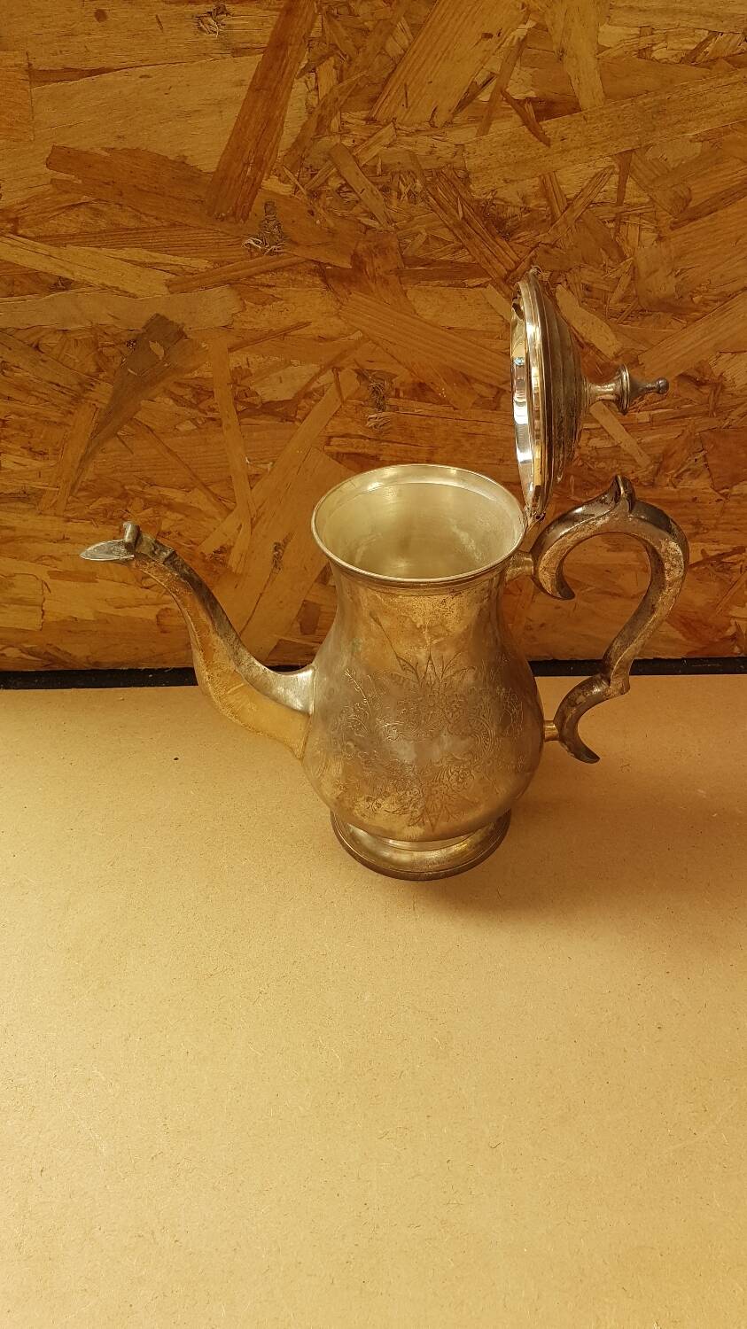 Old english teapot epns silver metal vintage engraved