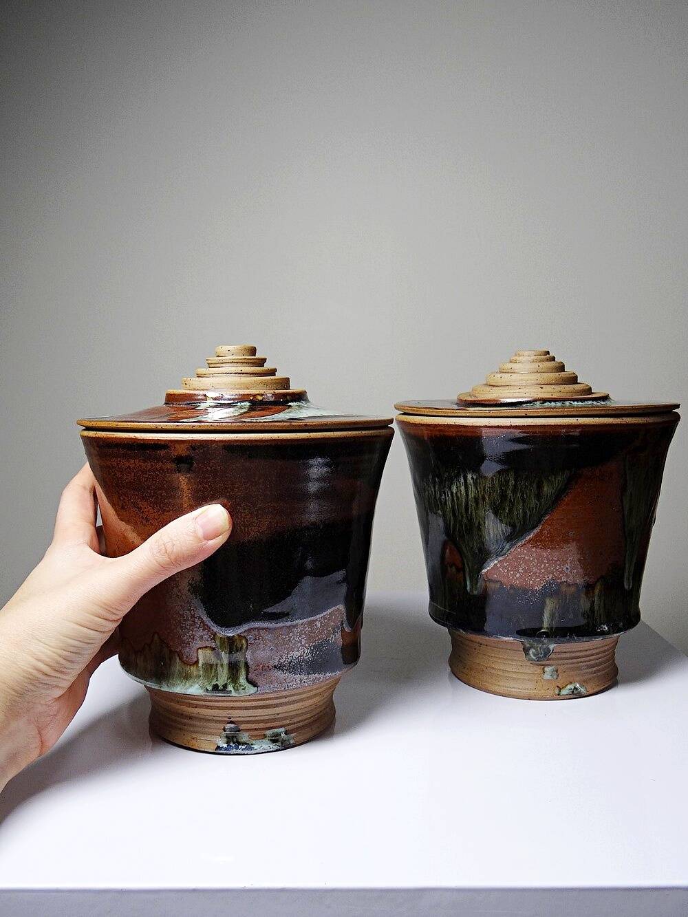 A pair of vintage stoneware pots from the 80s-90s with a Japanese style, signed handmade pottery.