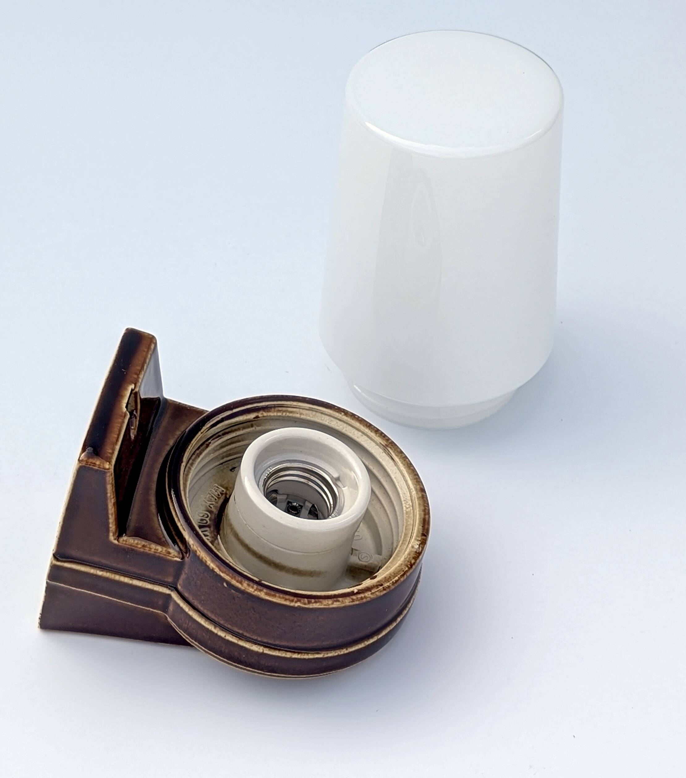 IFÖ 6070 bathroom wall light by Sigvard Bernadotte from the 1960s with box.
