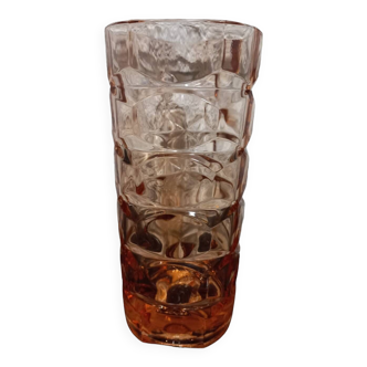 Vase en verre rose