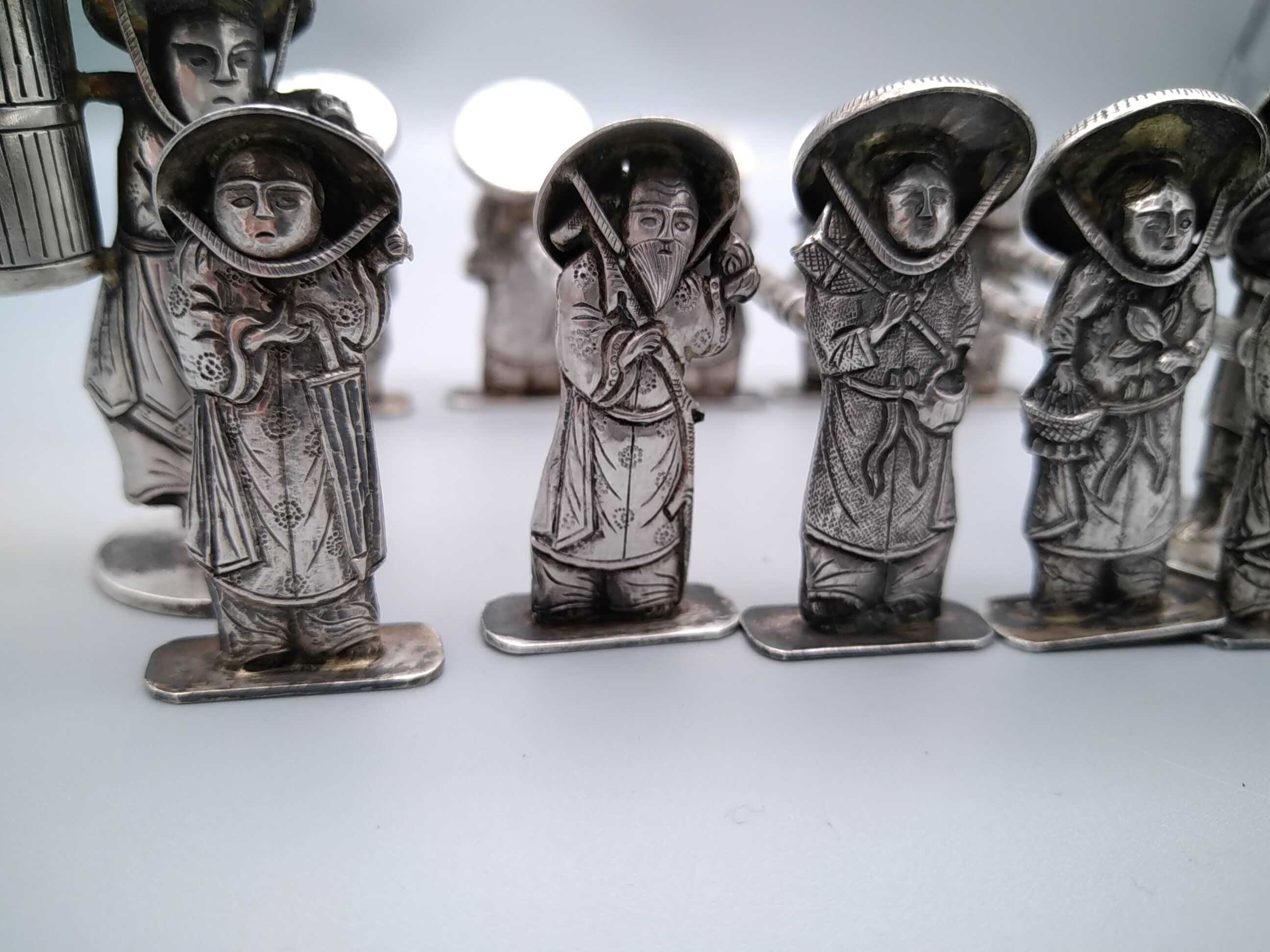 Knife holders and 2 toothpick doors.