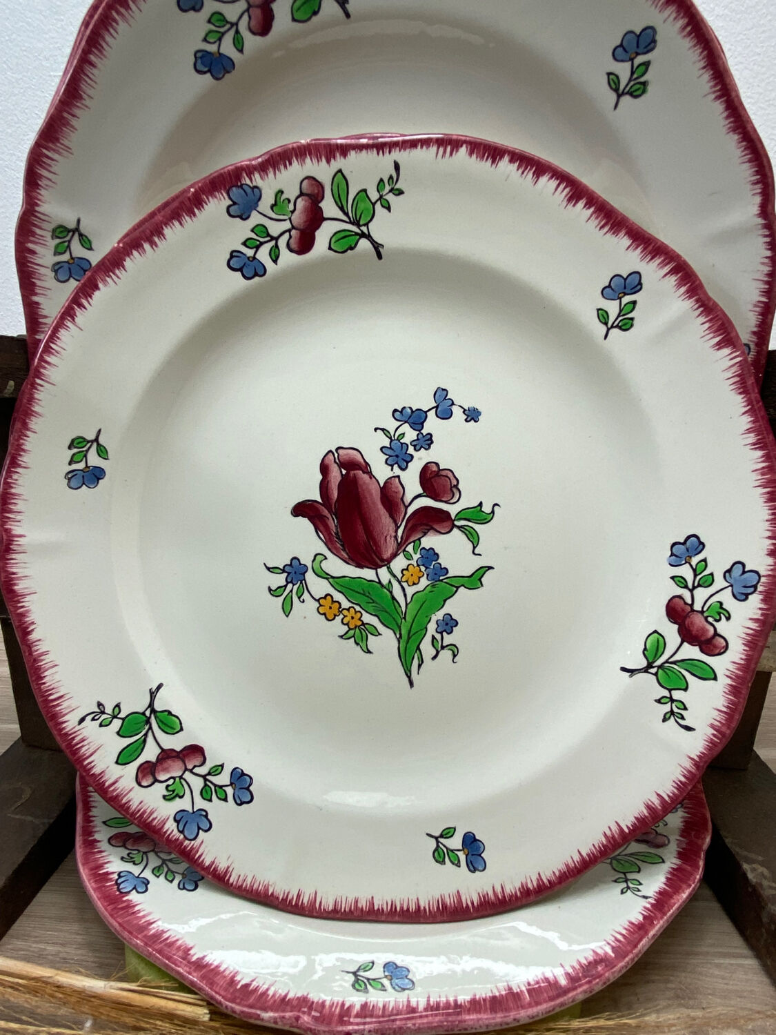 Old porcelain plates from Giens