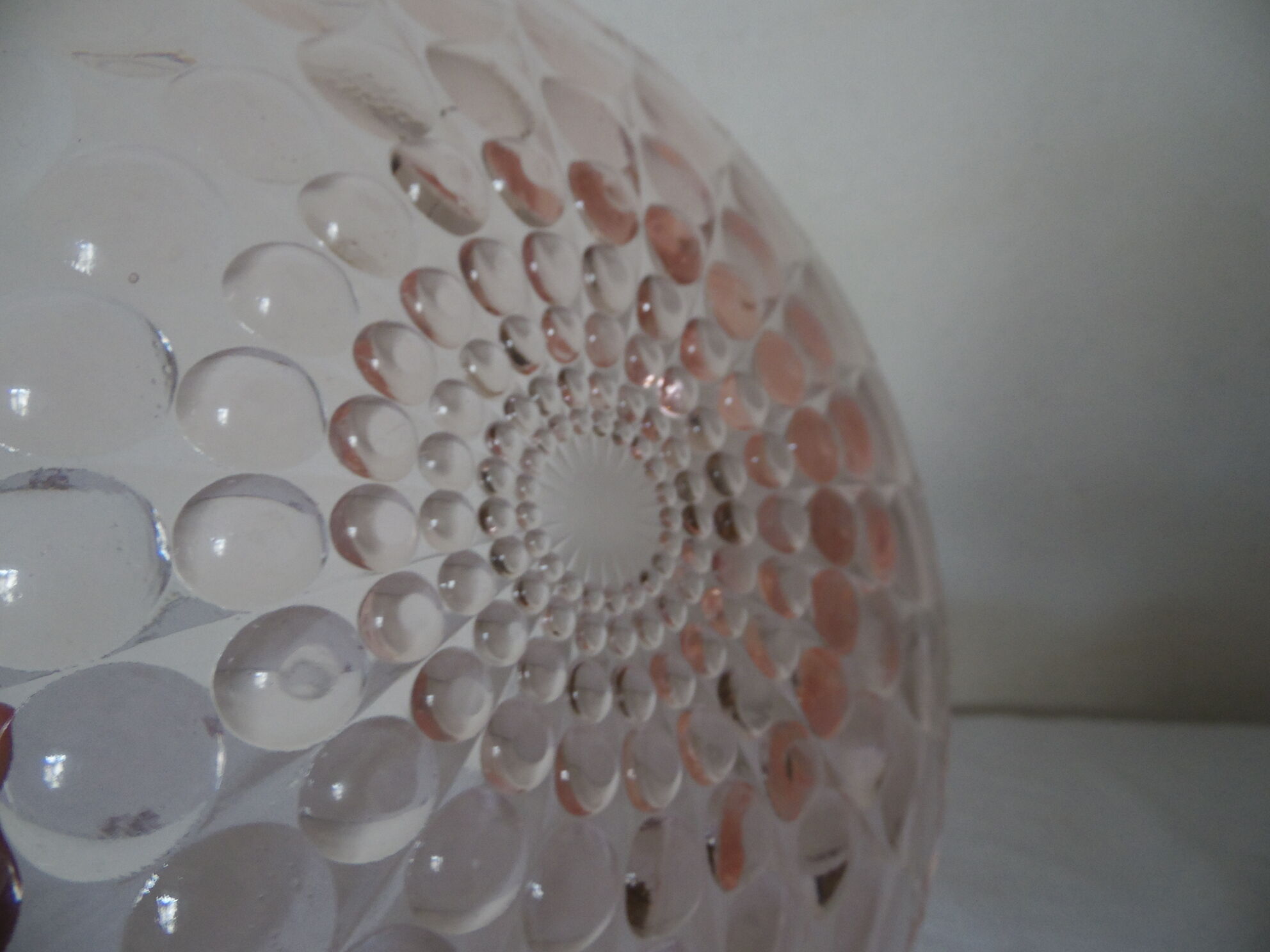 Plat rond rose deco perlé