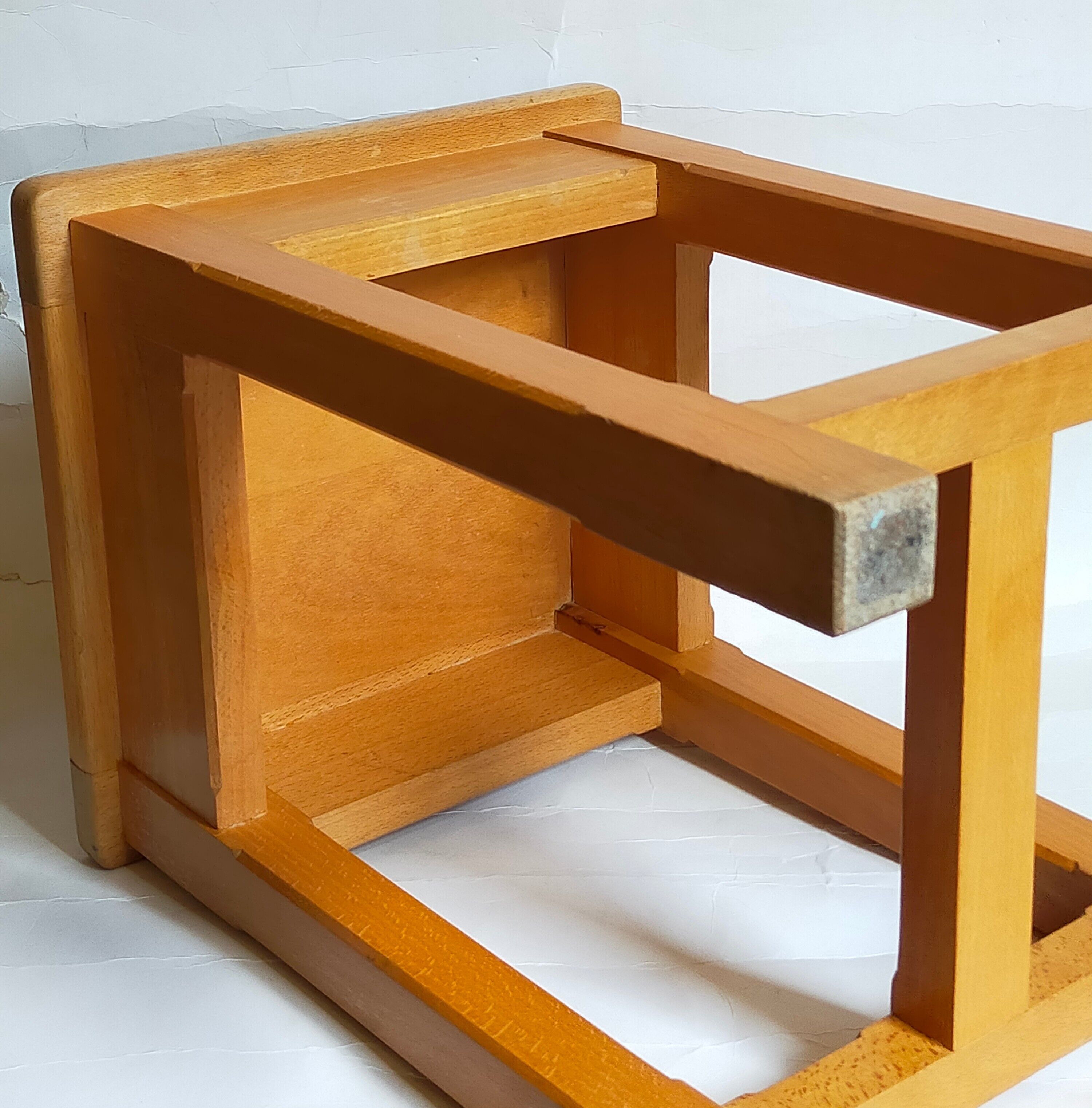 Stool reconstruction in solid wood 50s