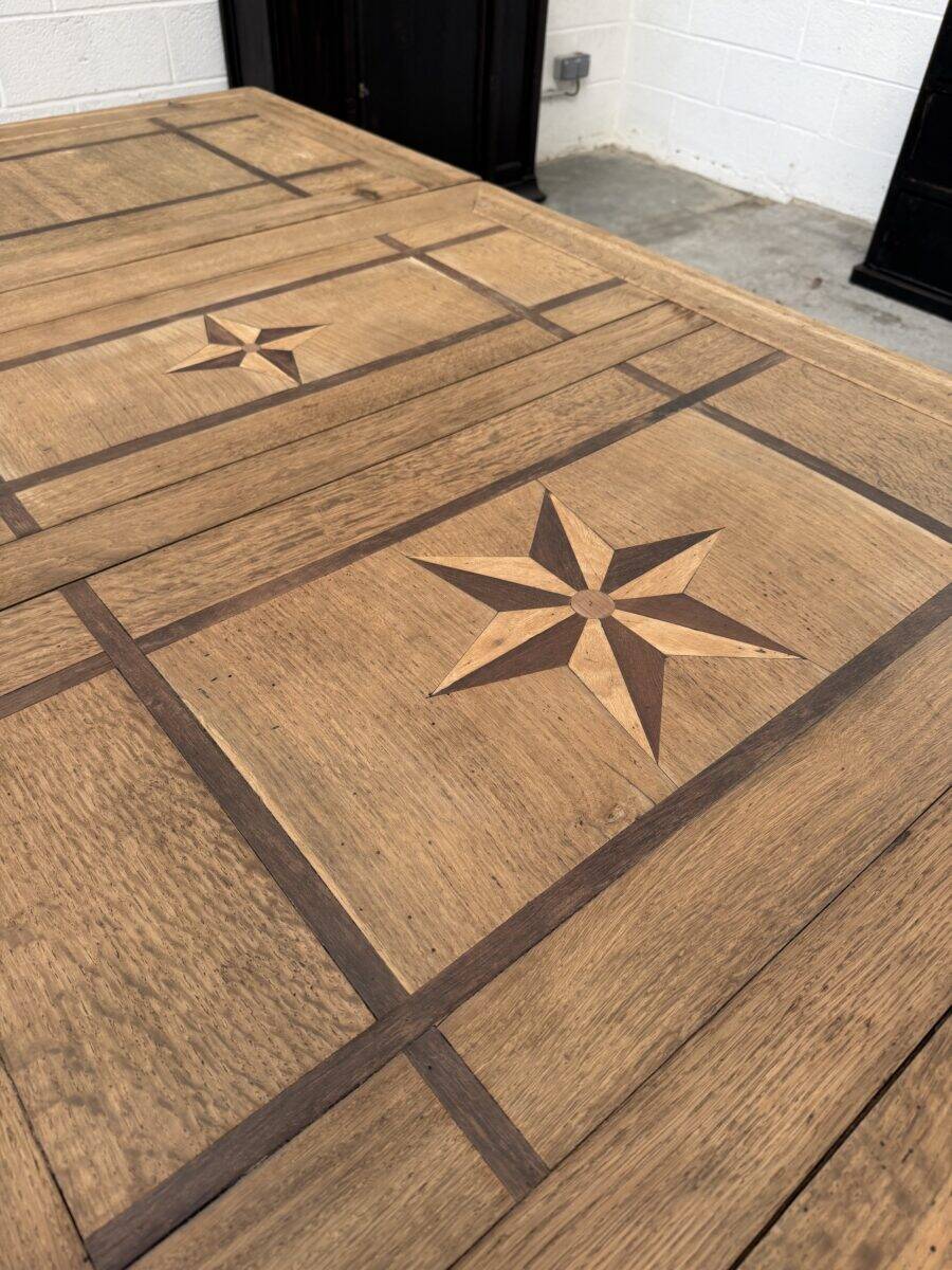 Italian table in raw oak from the 19th century.