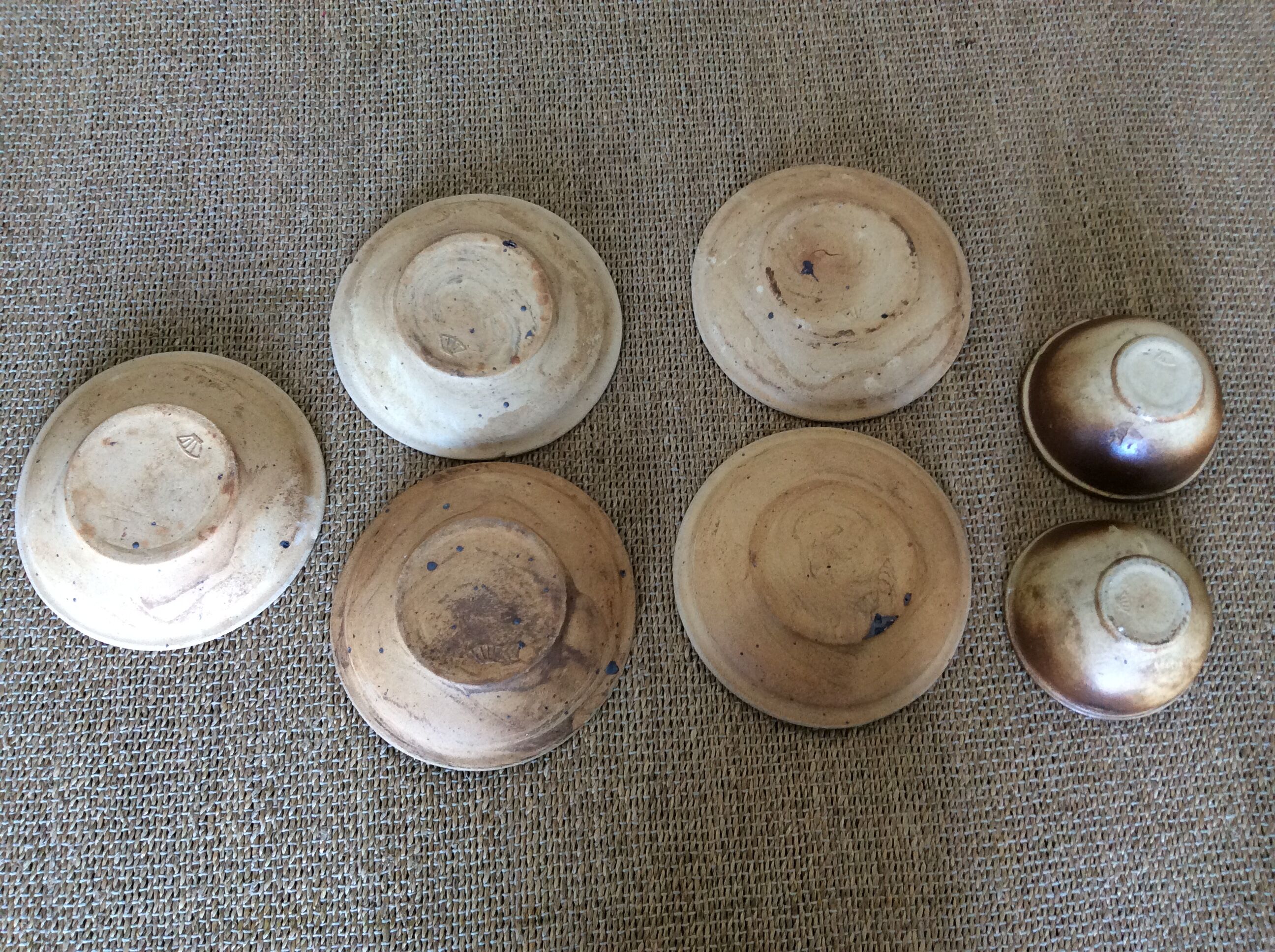Set of stoneware plates