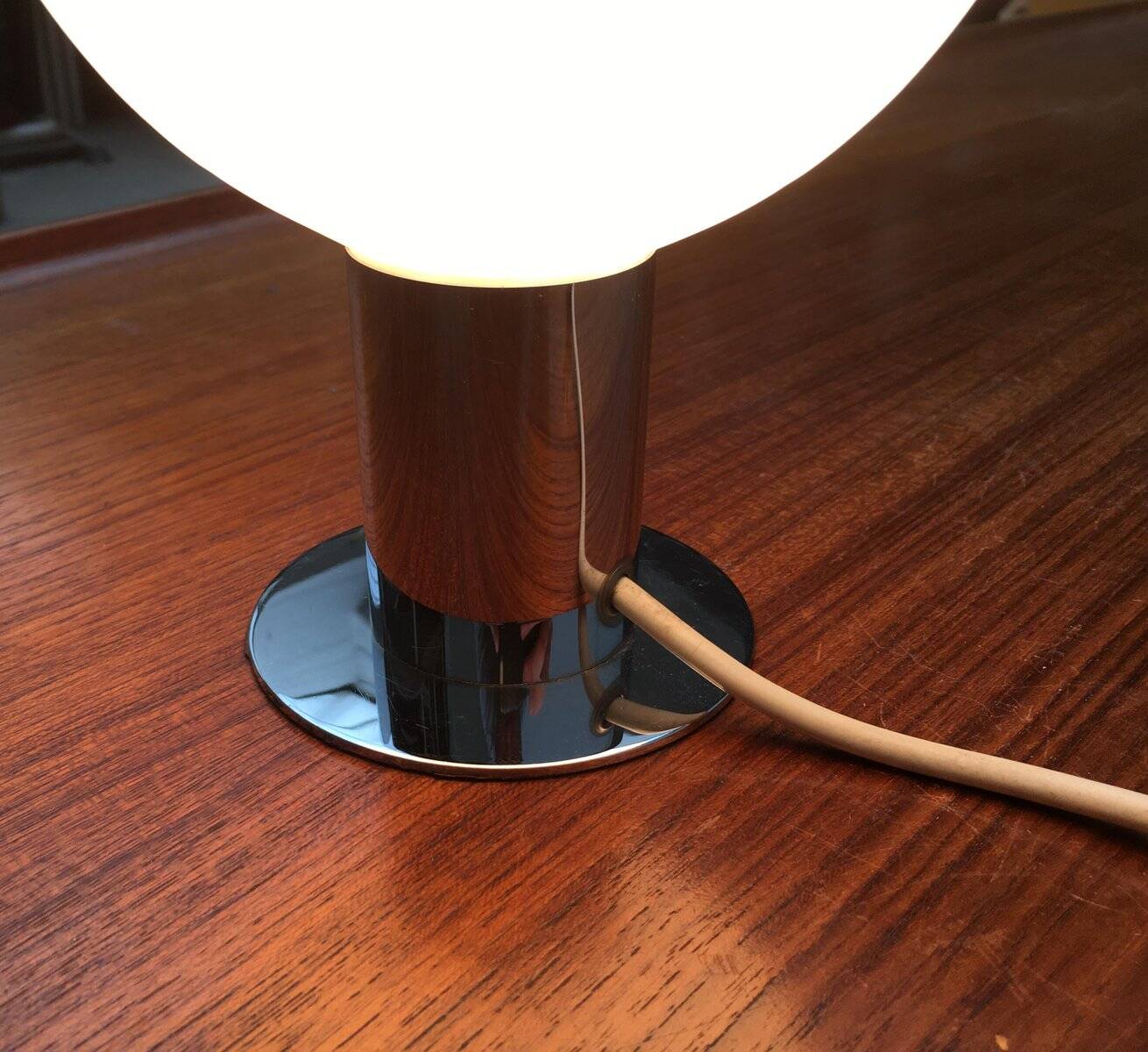 Lampe de table en chrome et verre de l'ère spatiale du milieu du siècle