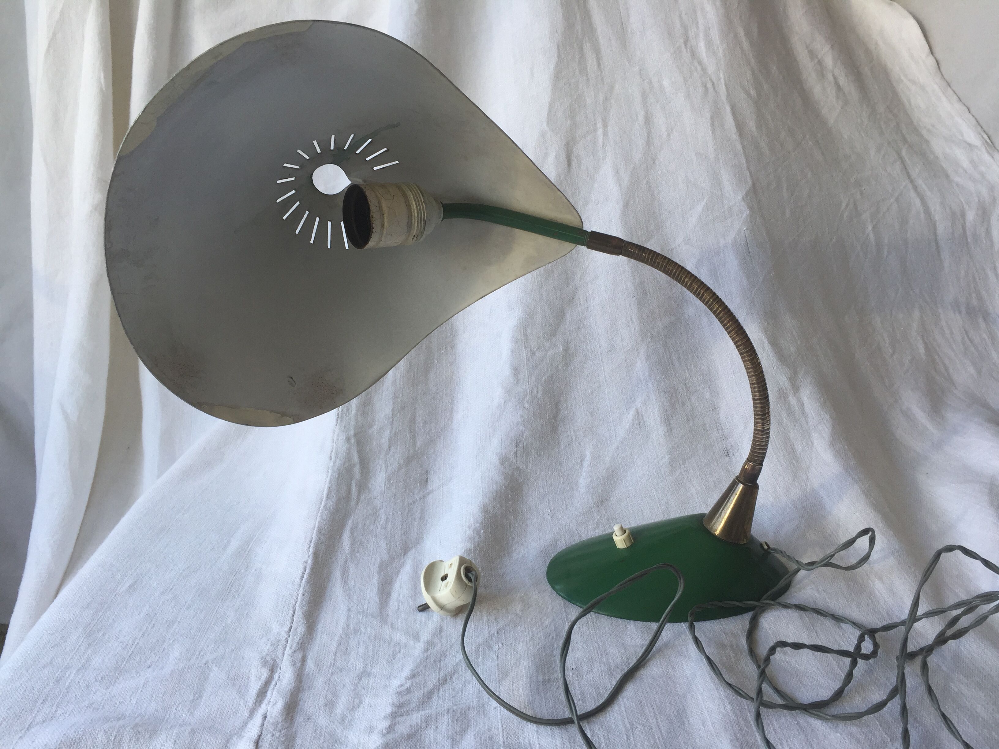 Lampe de bureau, vintage 1950, flexible, métal émaillé  vert