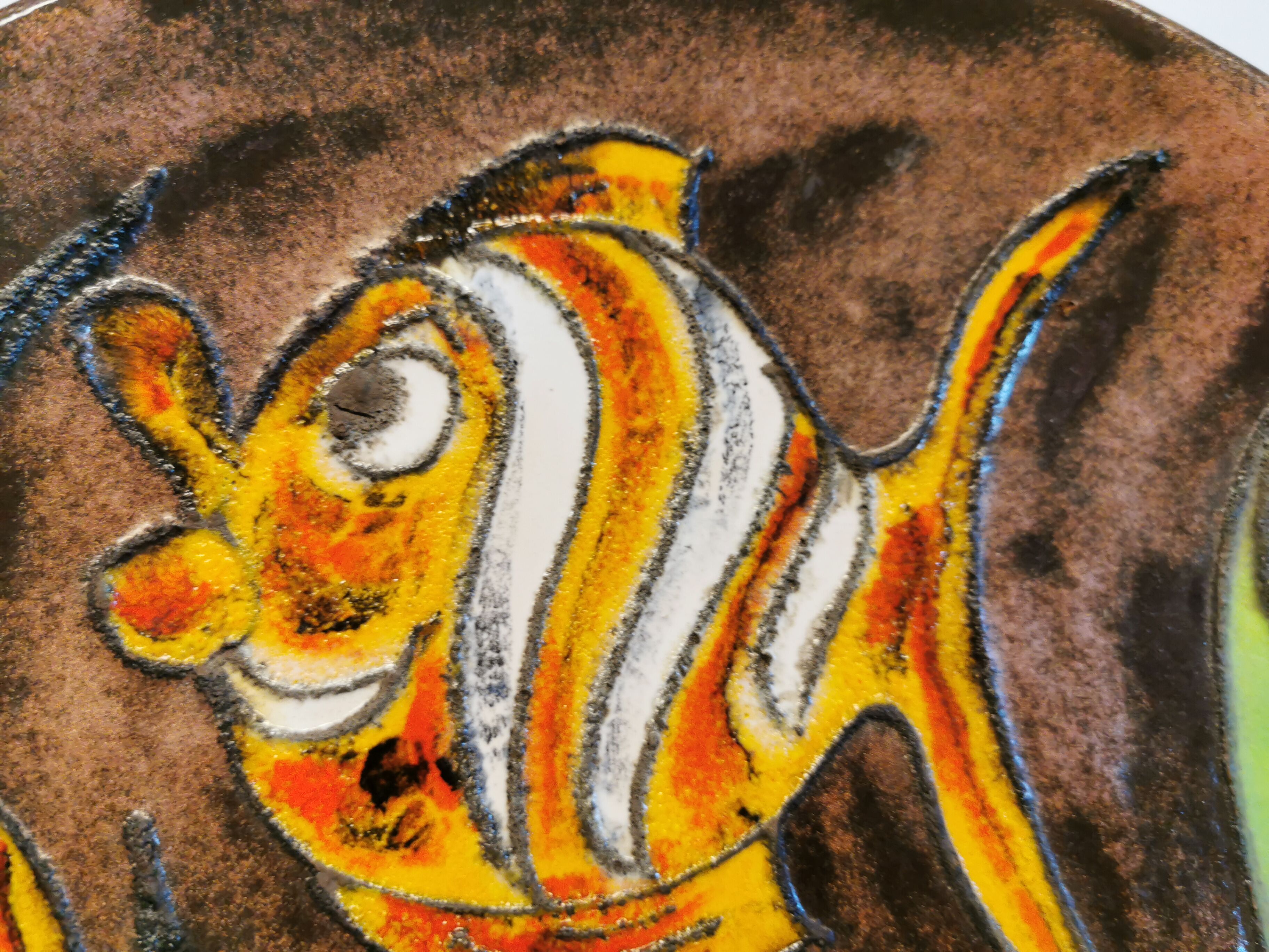 Ceramic dish/wall decoration, danish from the 60s, stamped on the back. with motif of two fish