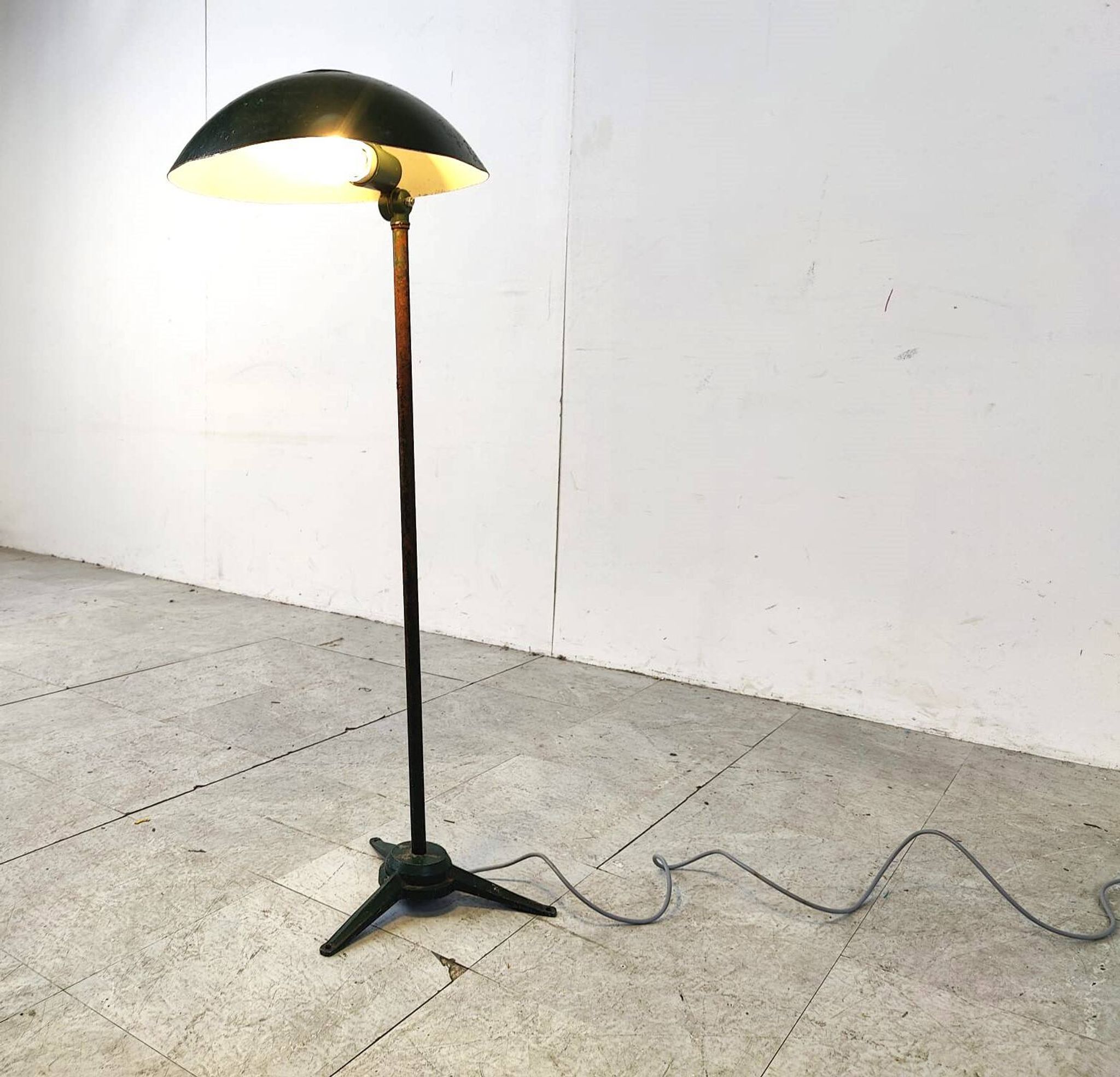 Lampadaire industriel en métal, années 1970
