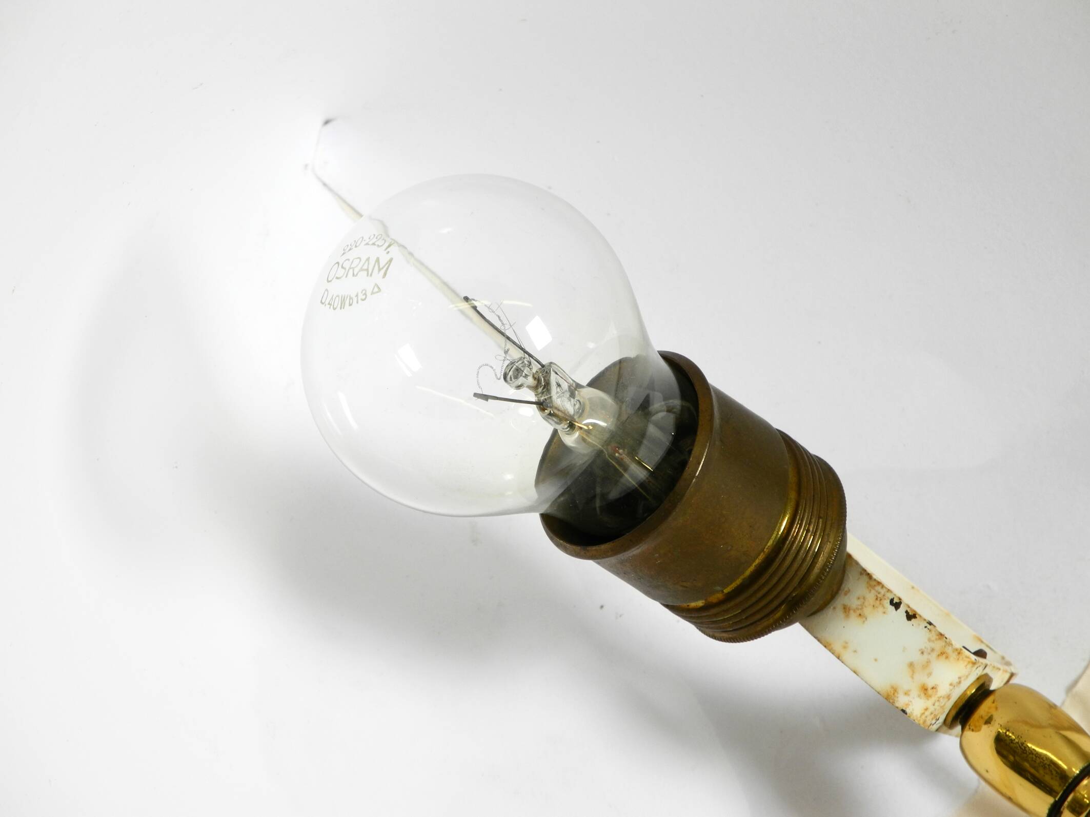 Large mid-century modern brass crow's foot table lamp by Kalmar Austria
